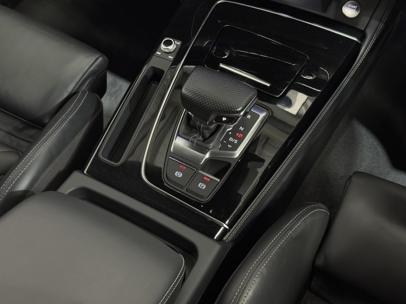 Audi Q5 view 32