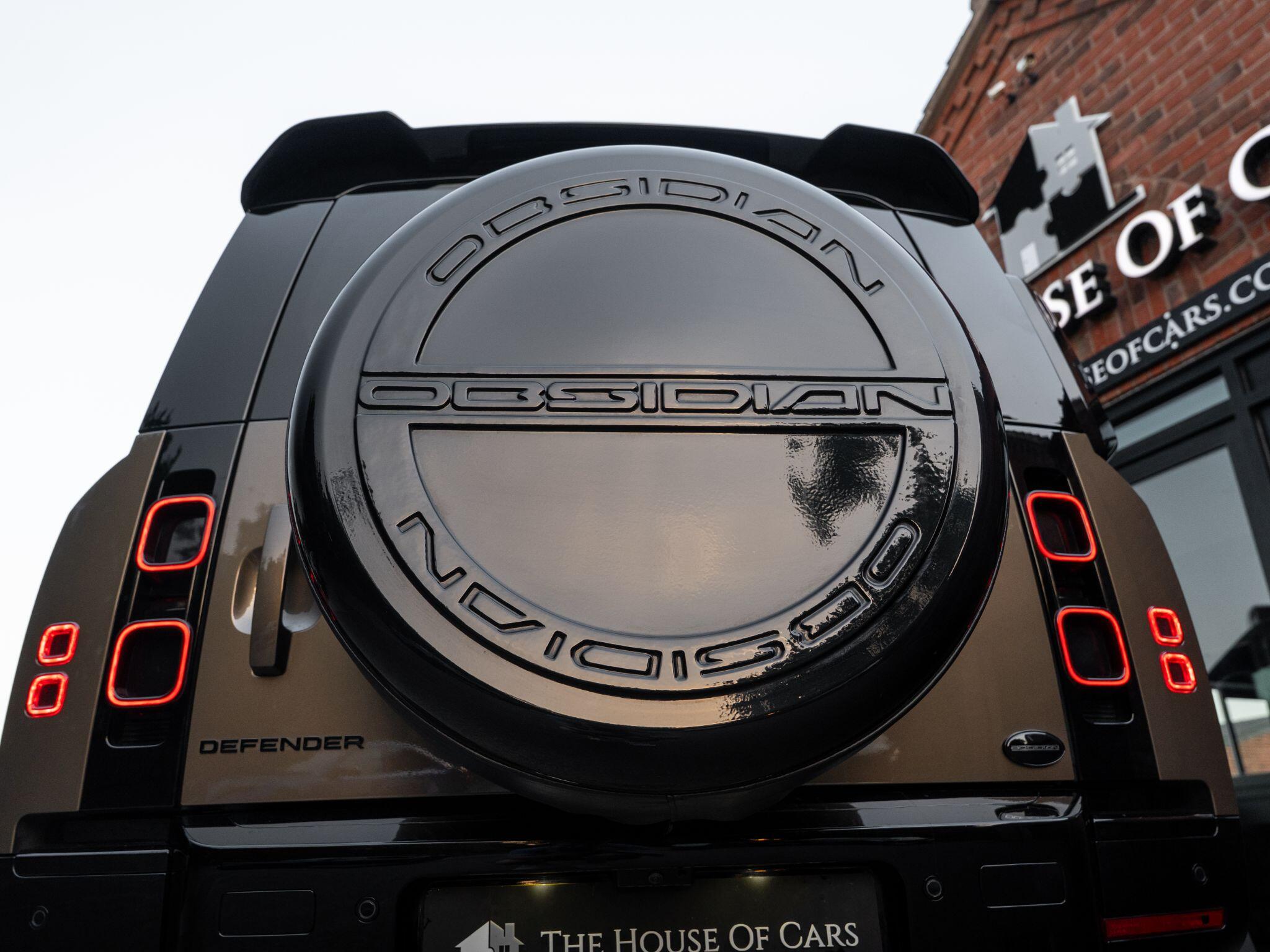 Land Rover Defender 90 view 26