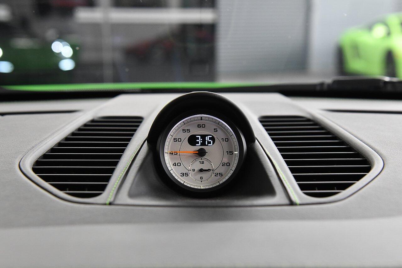 Porsche 911 view 23
