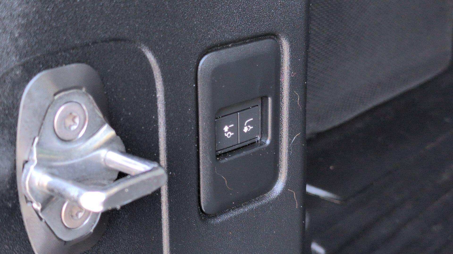 Land Rover Defender view 21