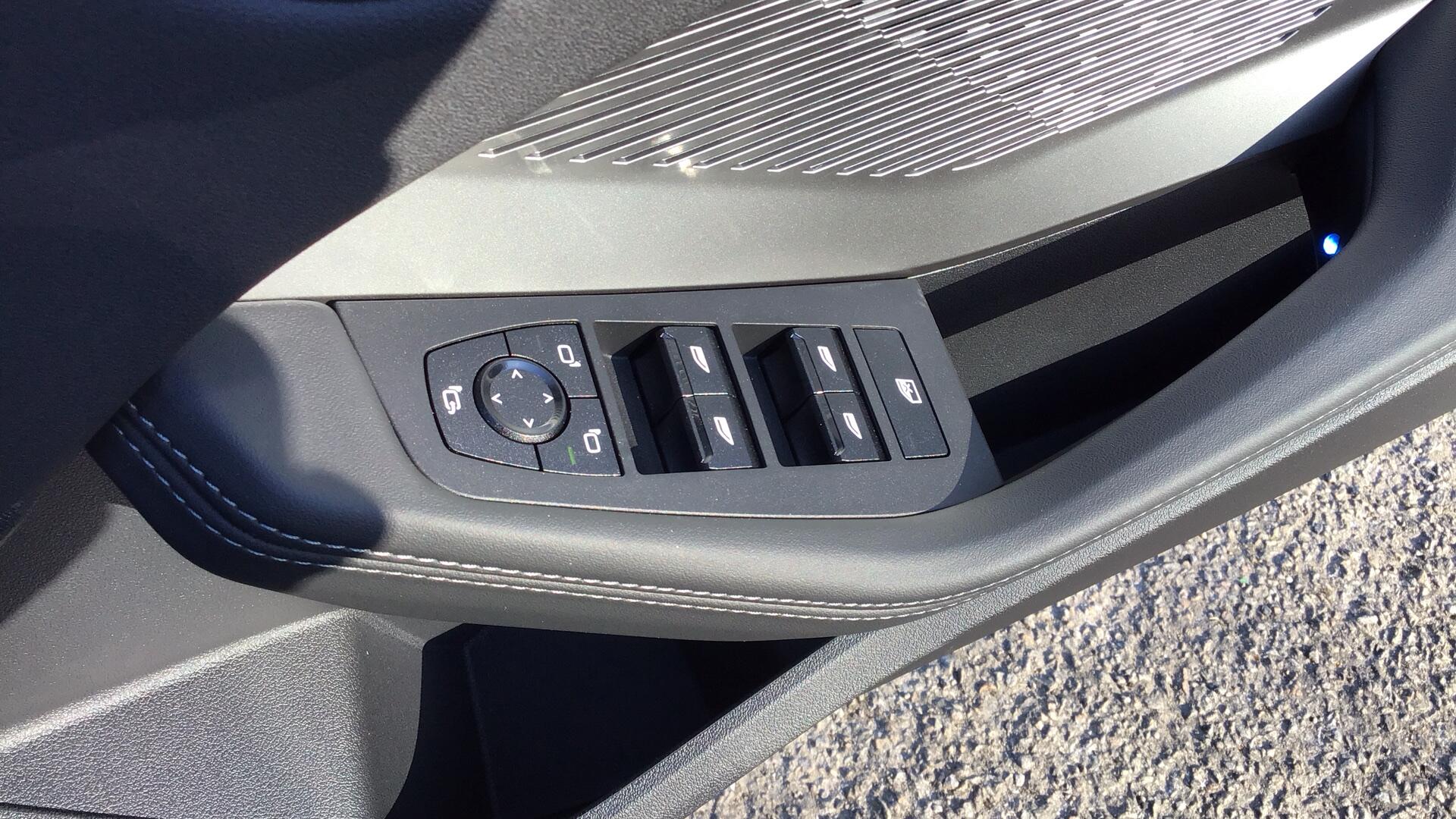 BMW 2 Series view 26