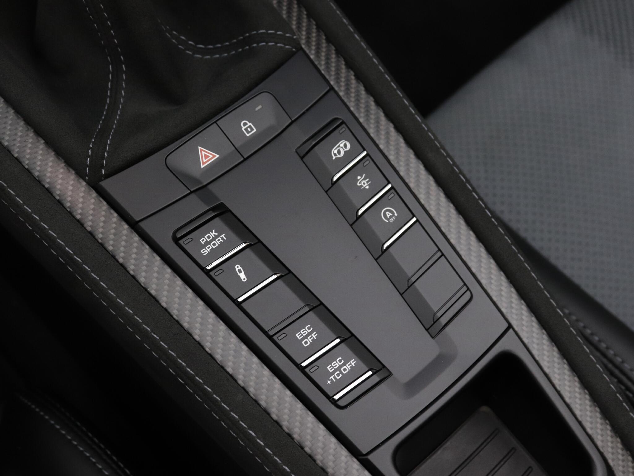 Porsche 718 Spyder view 33