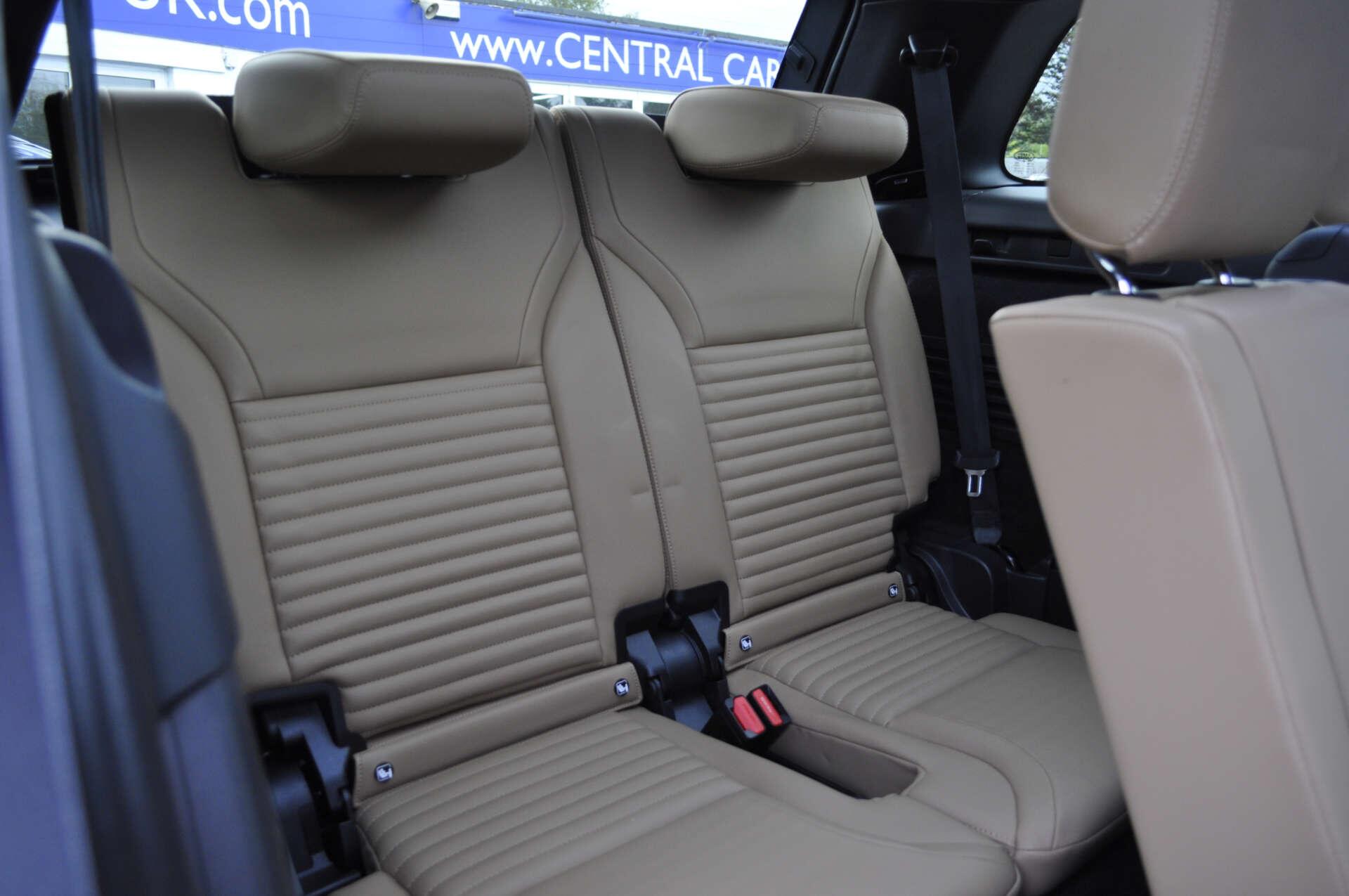 Land Rover Discovery view 11