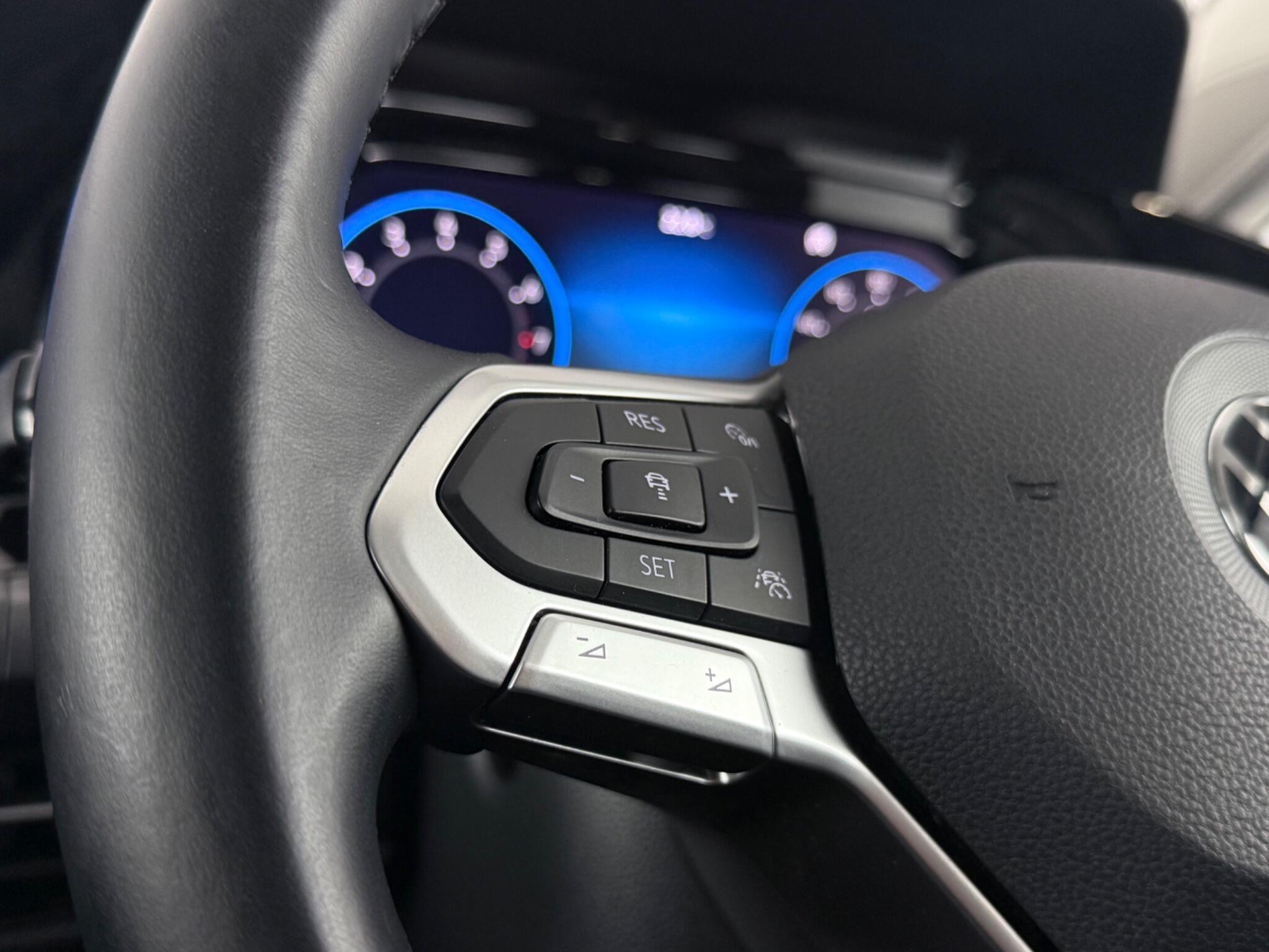 Volkswagen Golf view 12