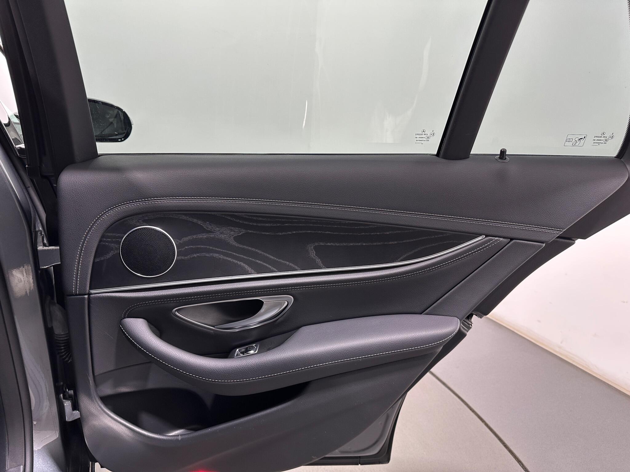 Mercedes-Benz E Class view 45