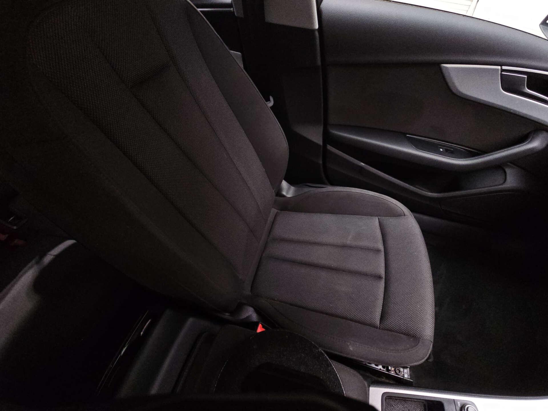 Audi A4 view 10
