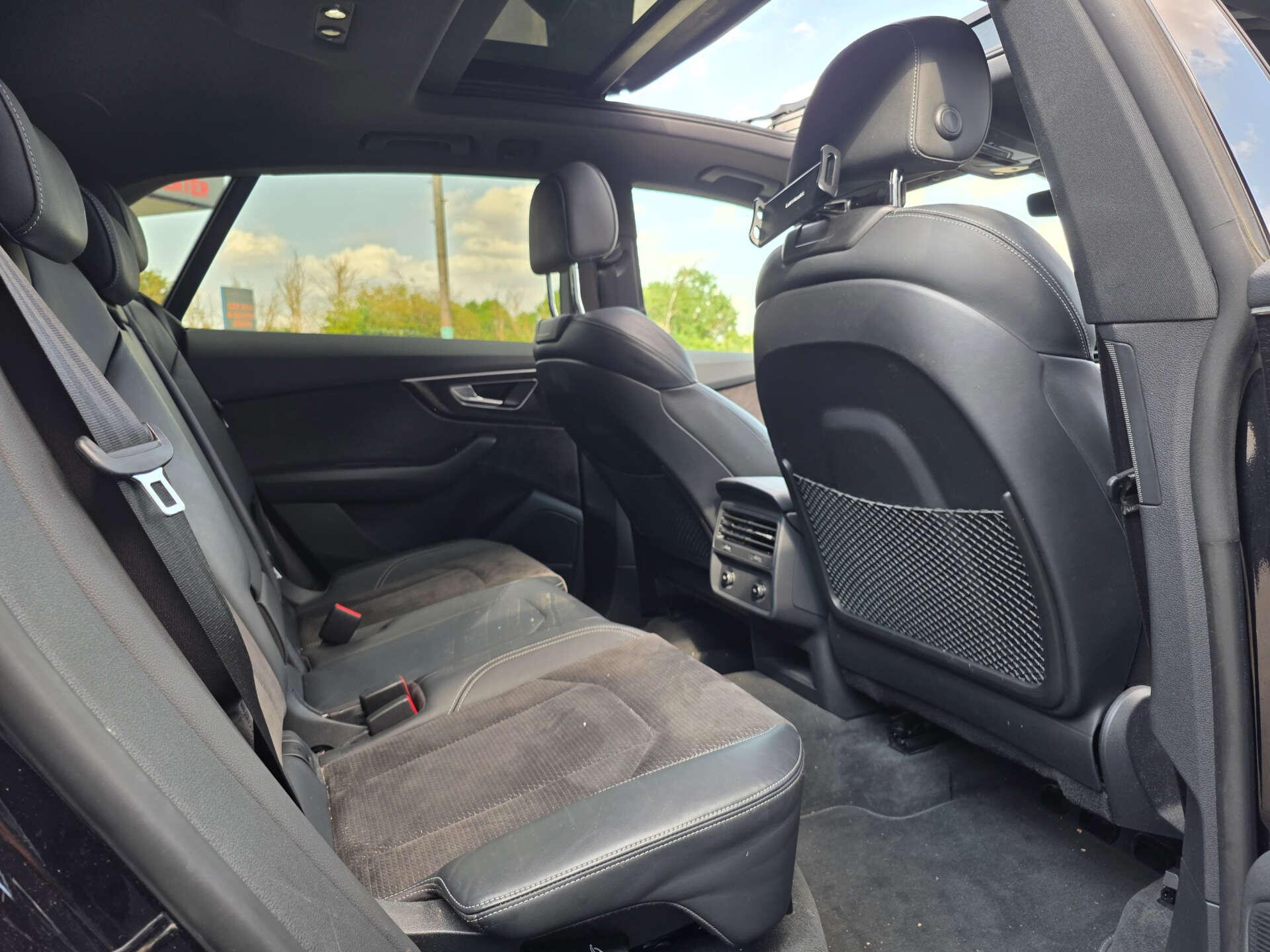 Audi Q8 view 25