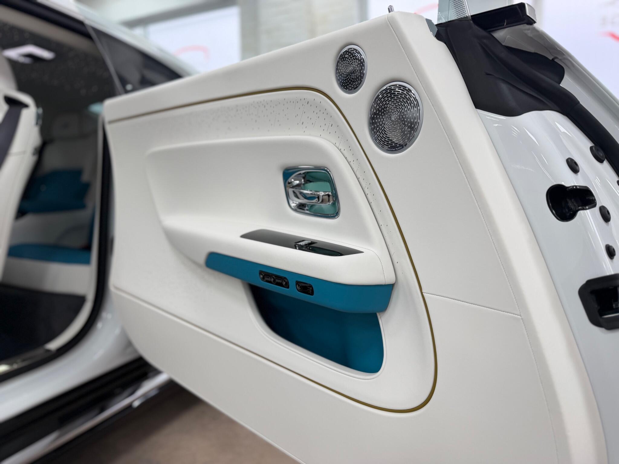 Rolls-Royce Spectre view 39