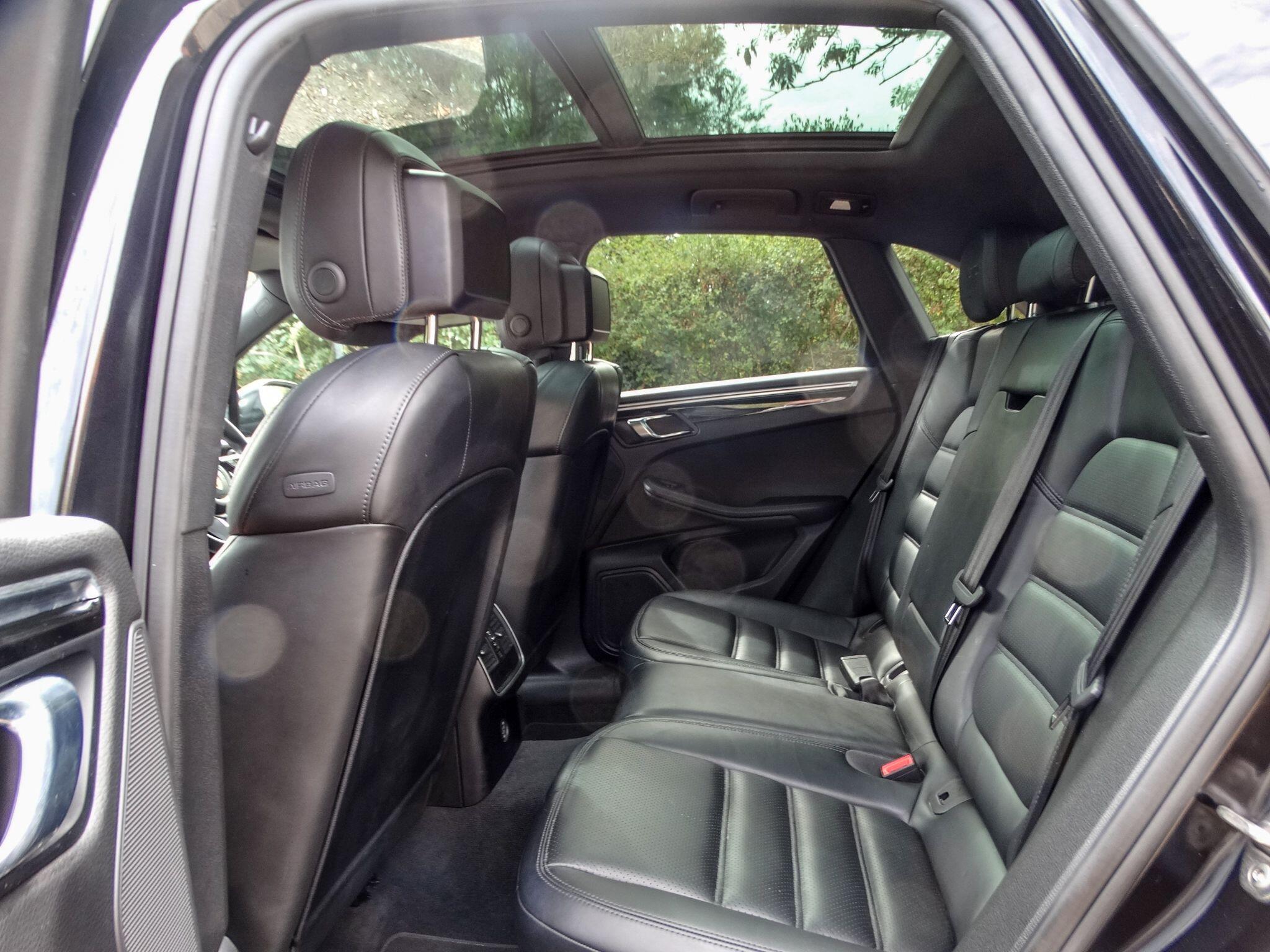 Porsche Macan view 14