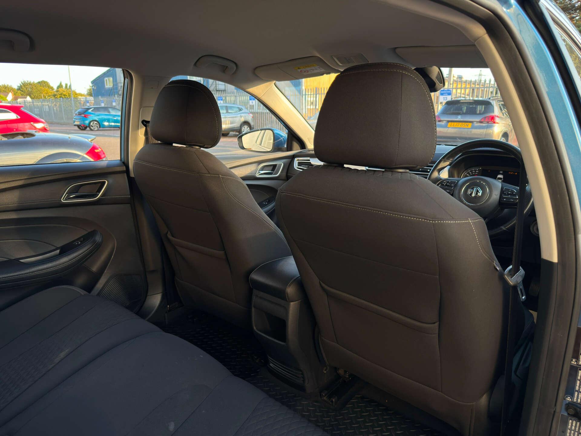 MG MG5 view 25