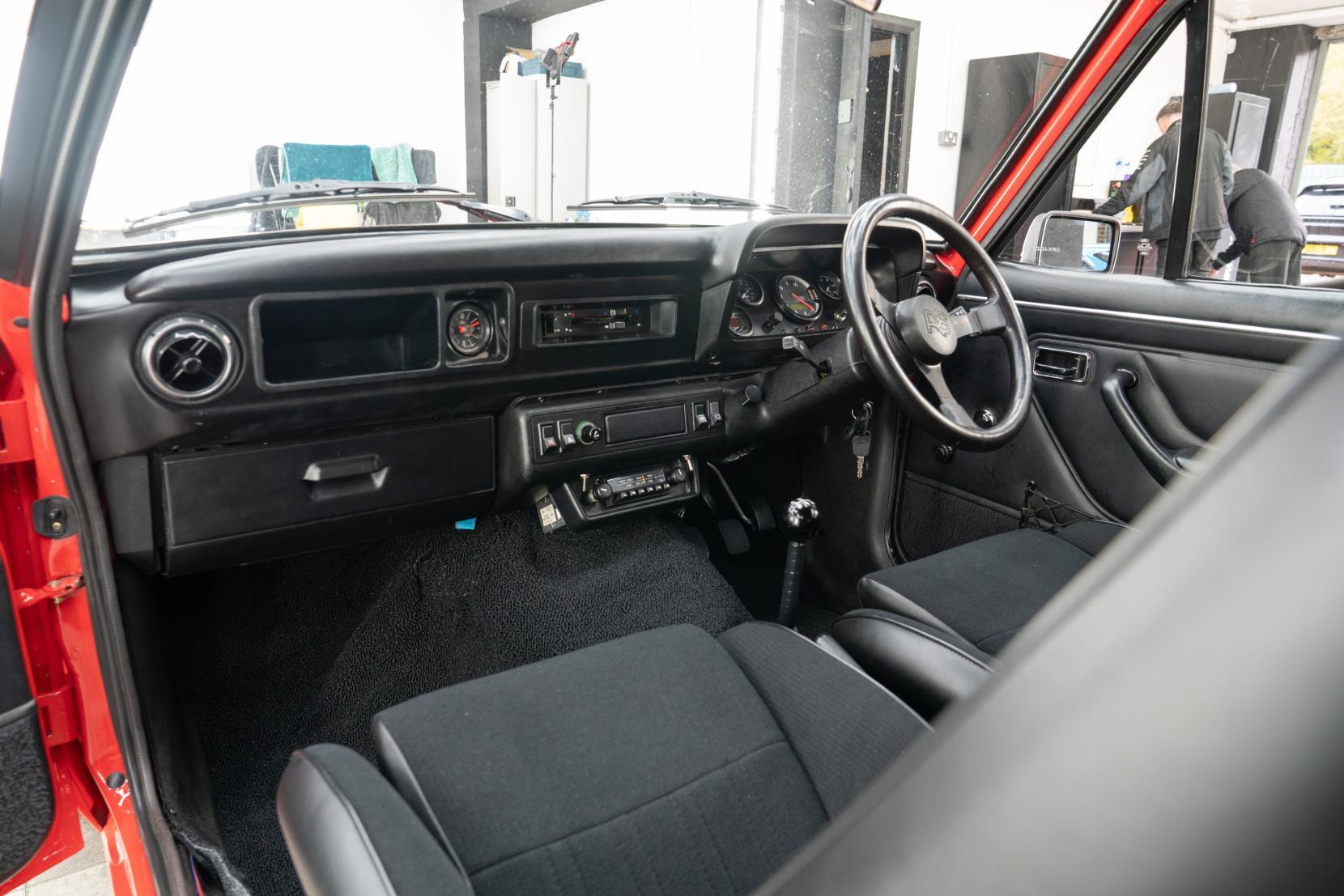 Ford Escort view 6