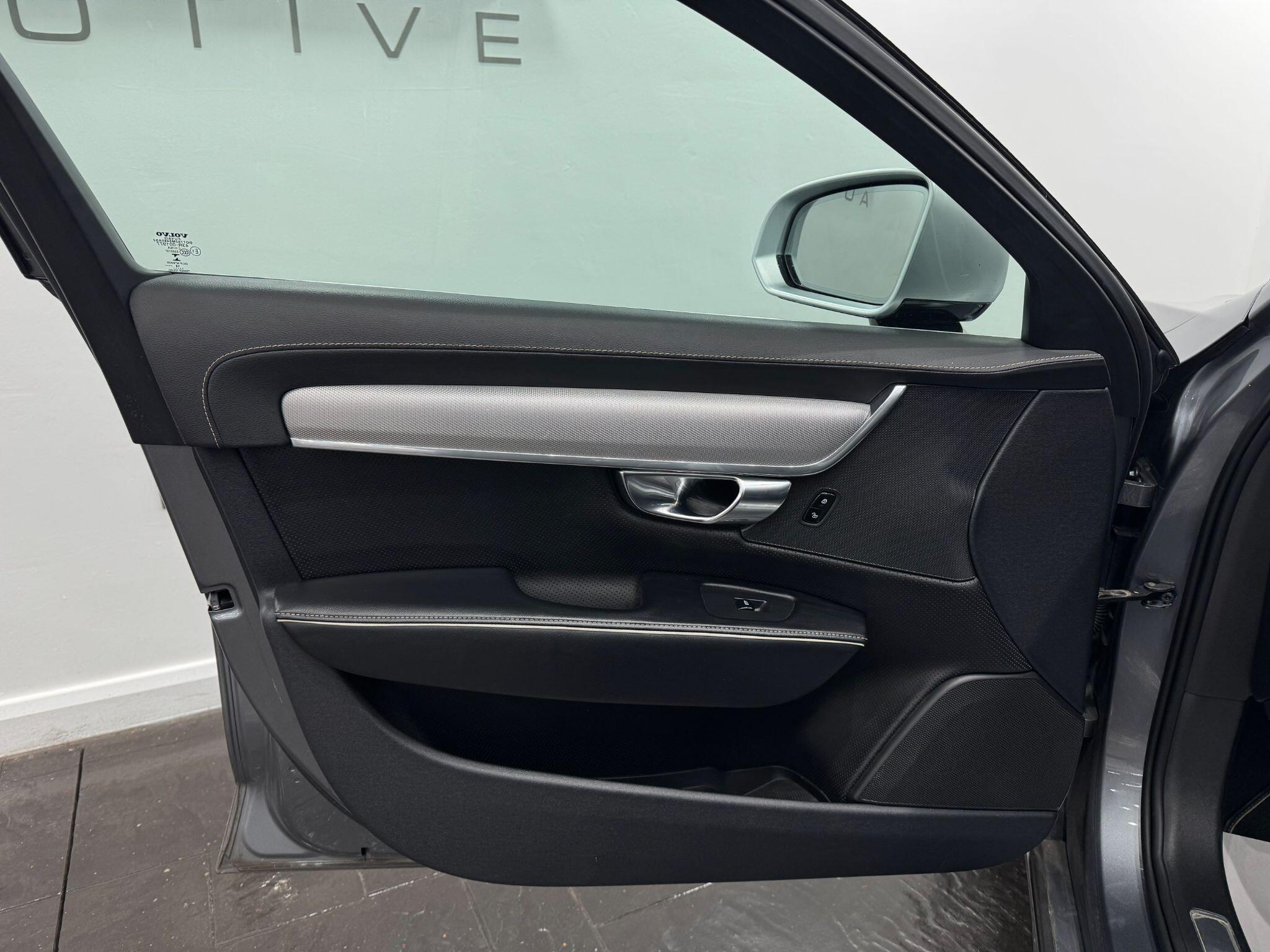 Volvo S90 view 47