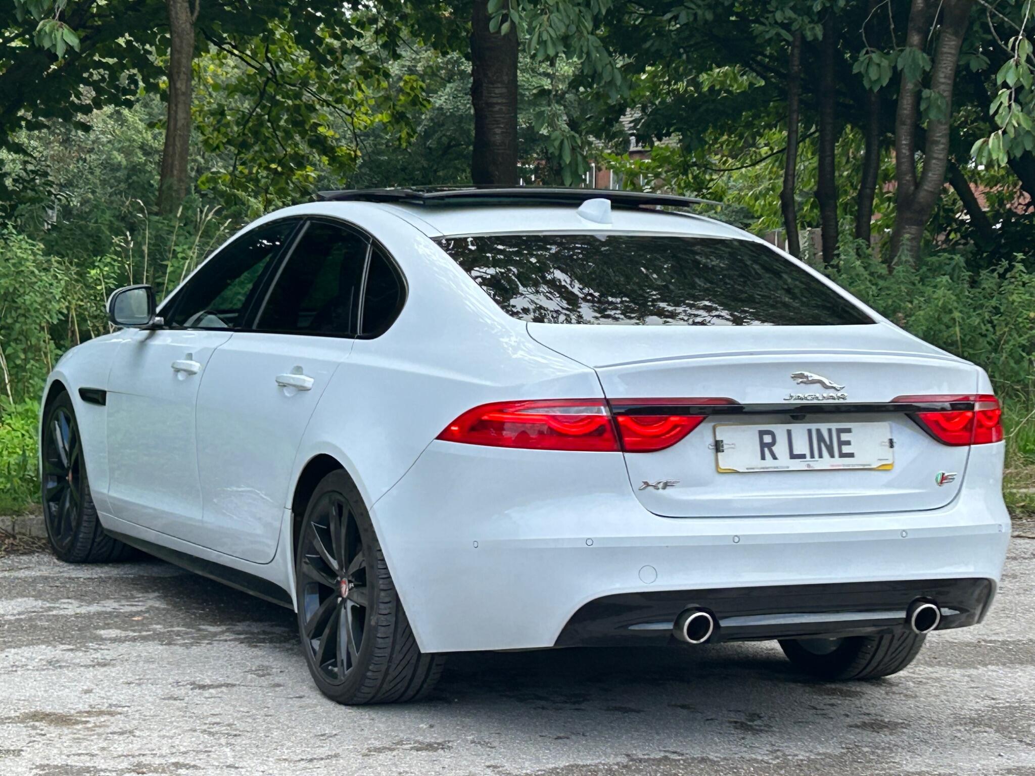 Jaguar XF view 10