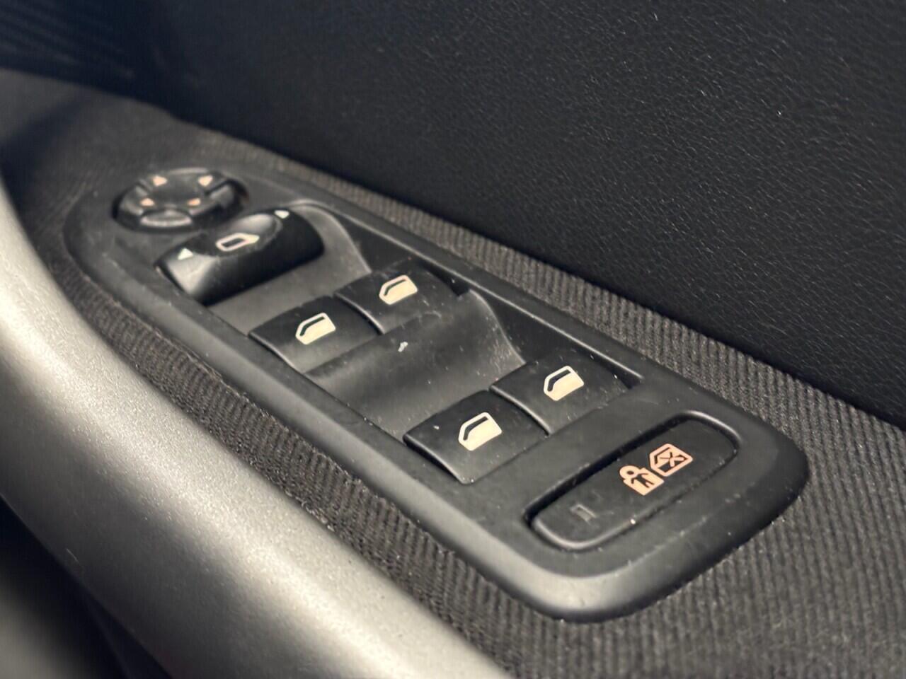 Peugeot 308 view 34