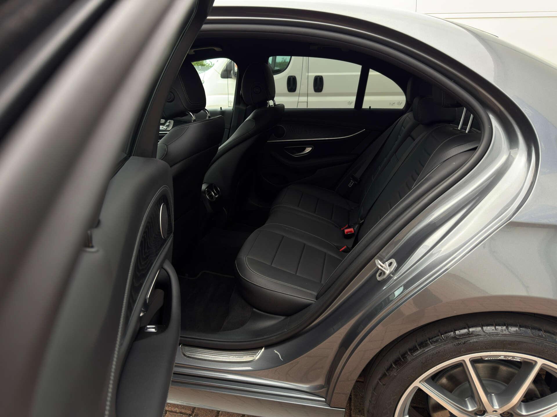 Mercedes-Benz E Class view 32