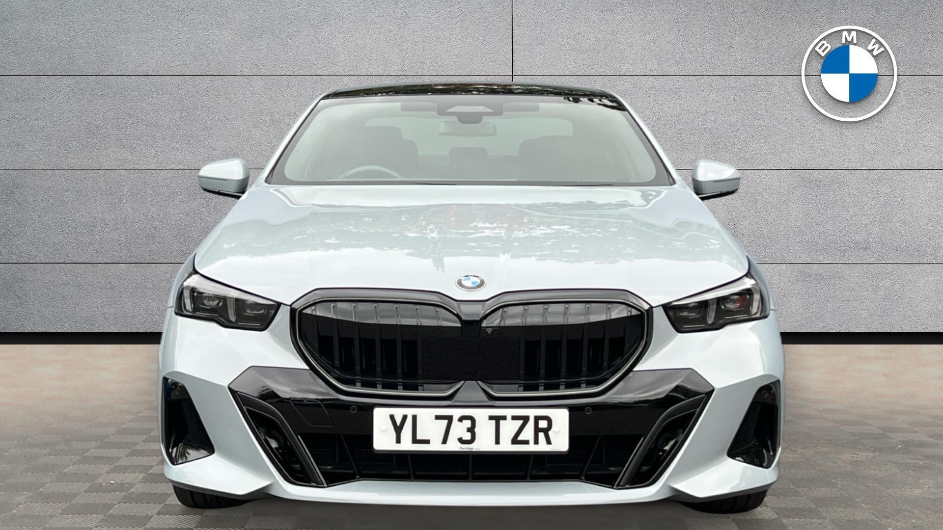 BMW 5 Series view 16