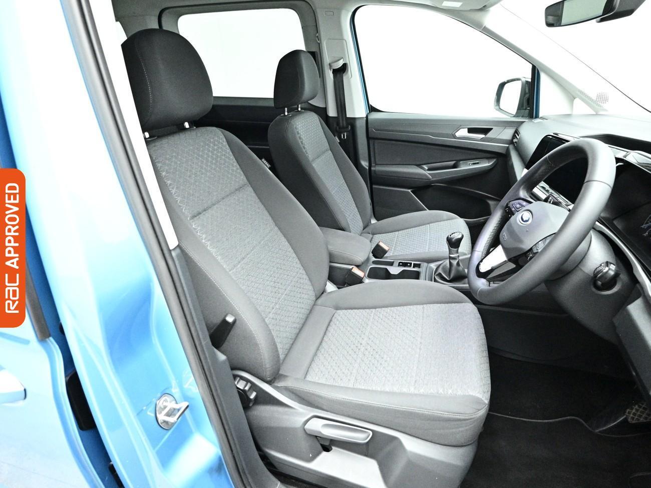 Ford Grand Tourneo Connect view 12