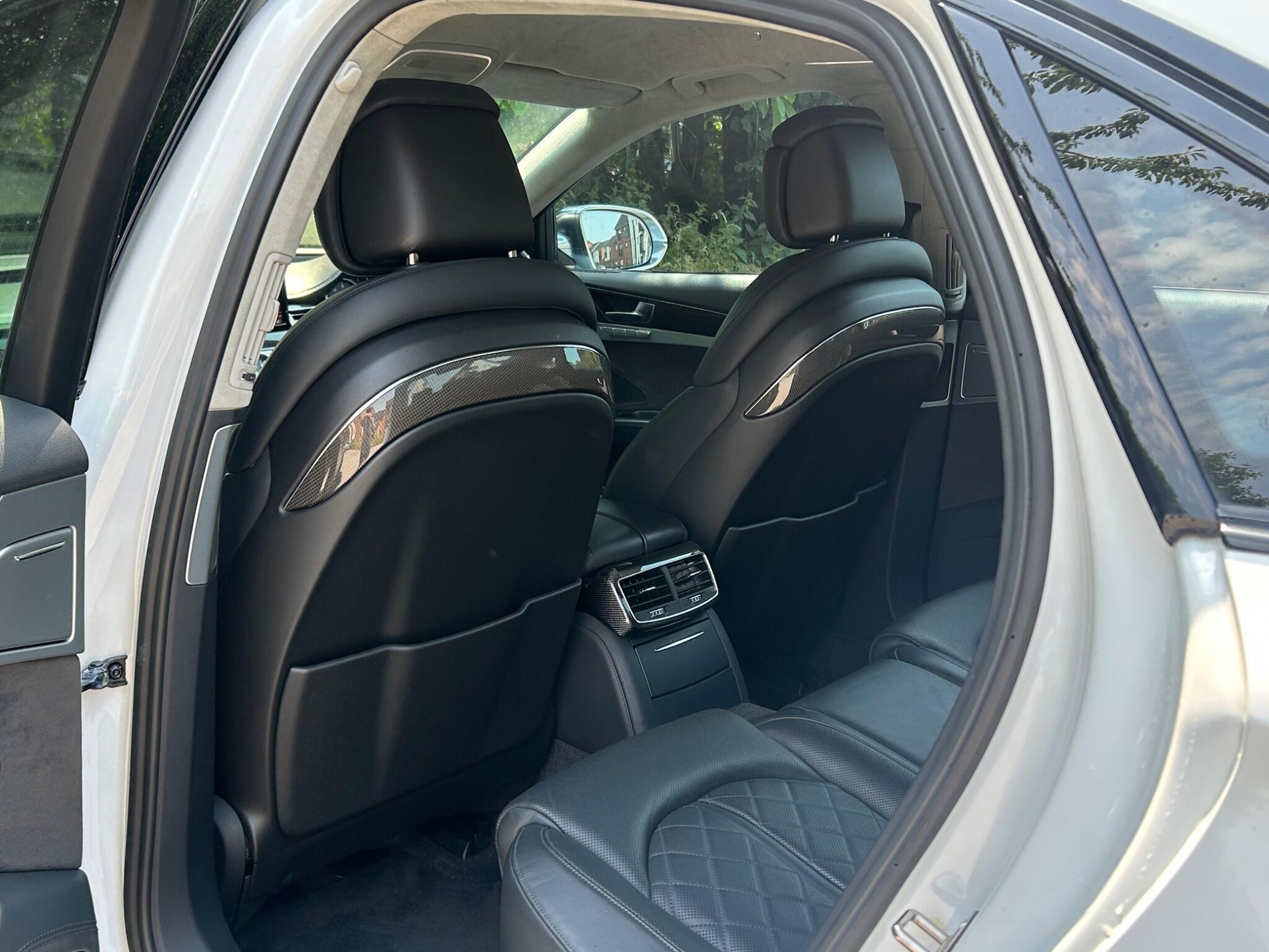 Audi S8 view 25