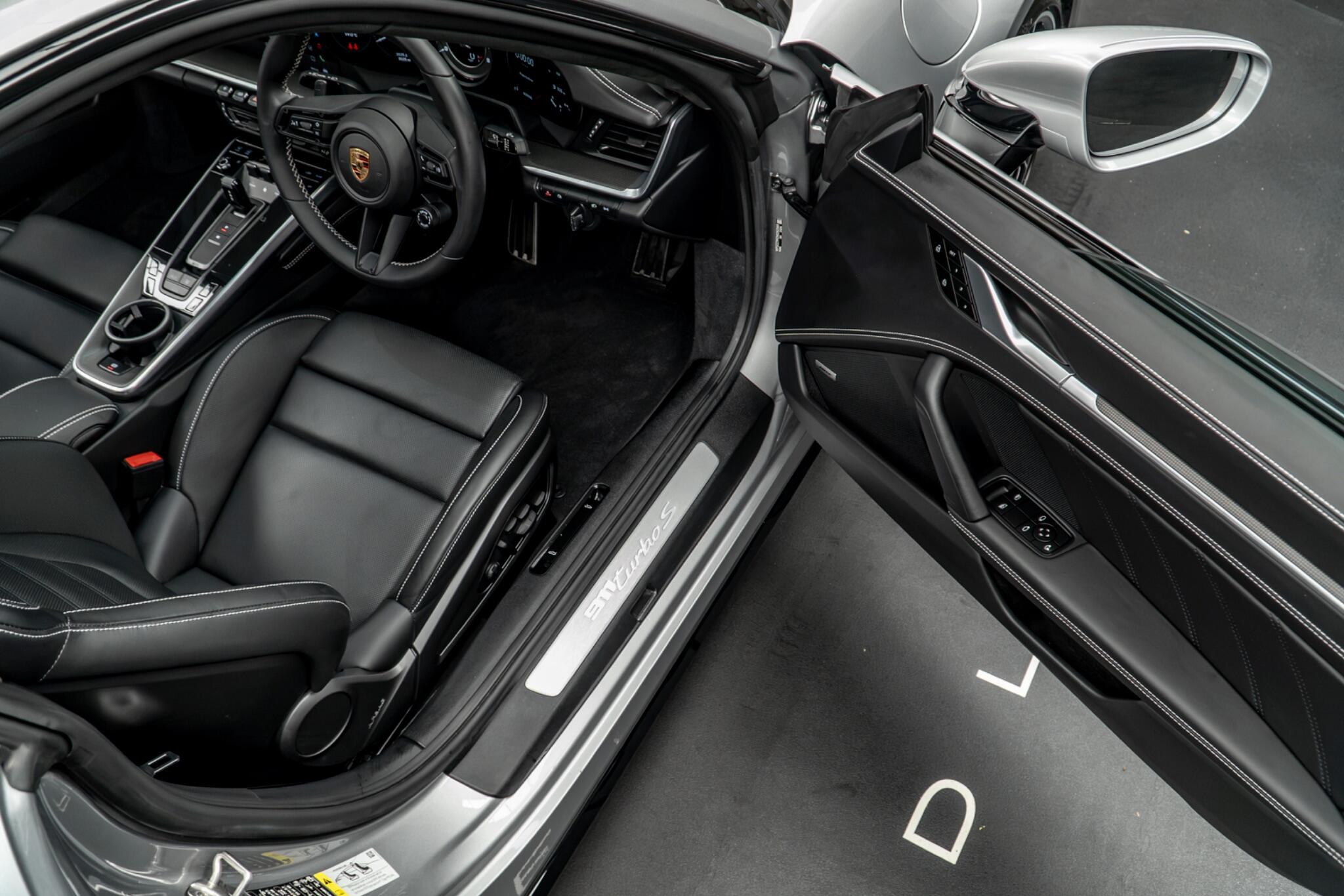 Porsche 911 view 29