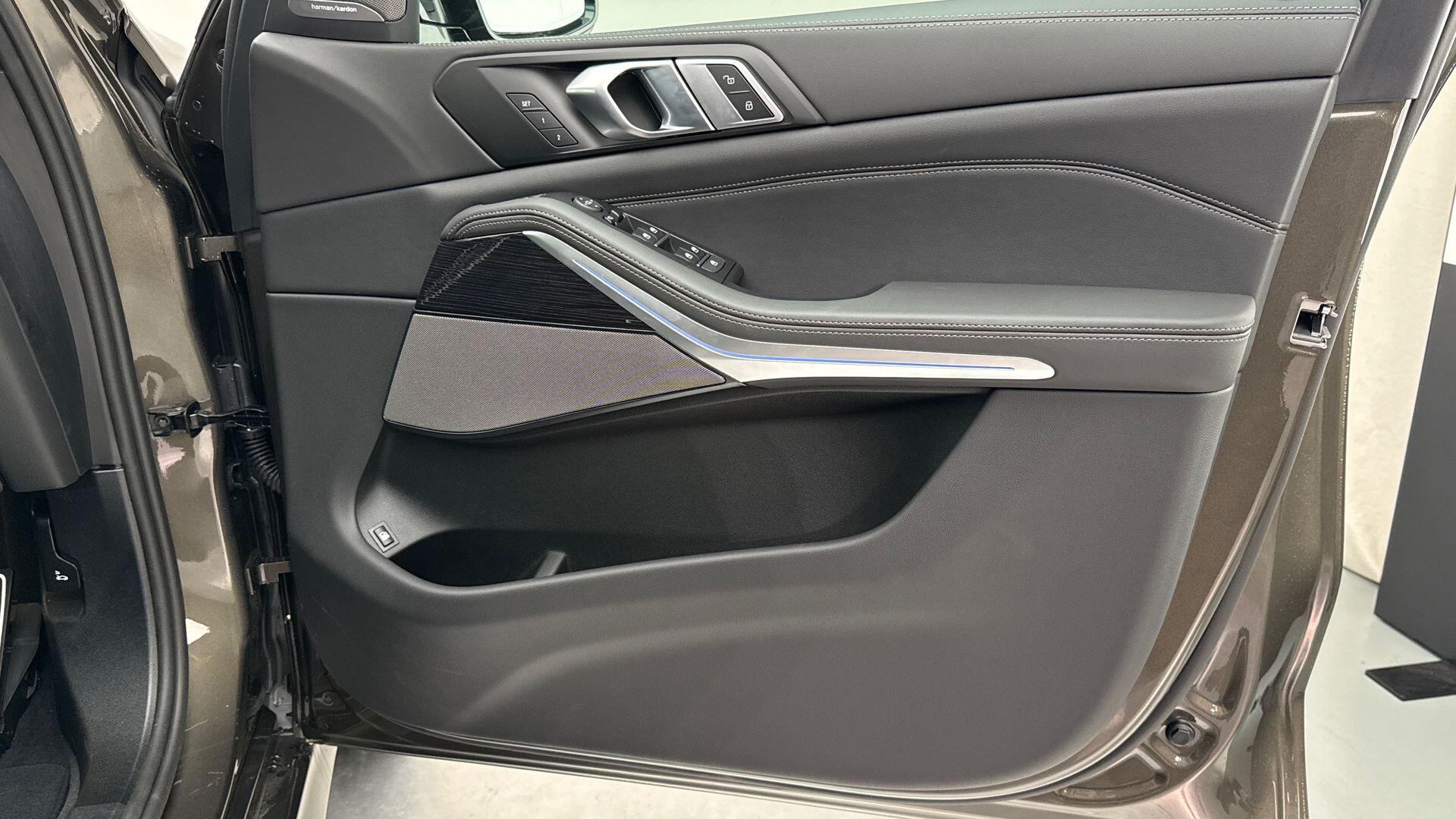 BMW X5 view 20