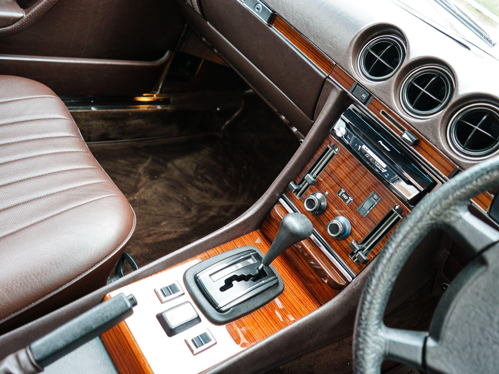 Mercedes-Benz 500 SL view 6