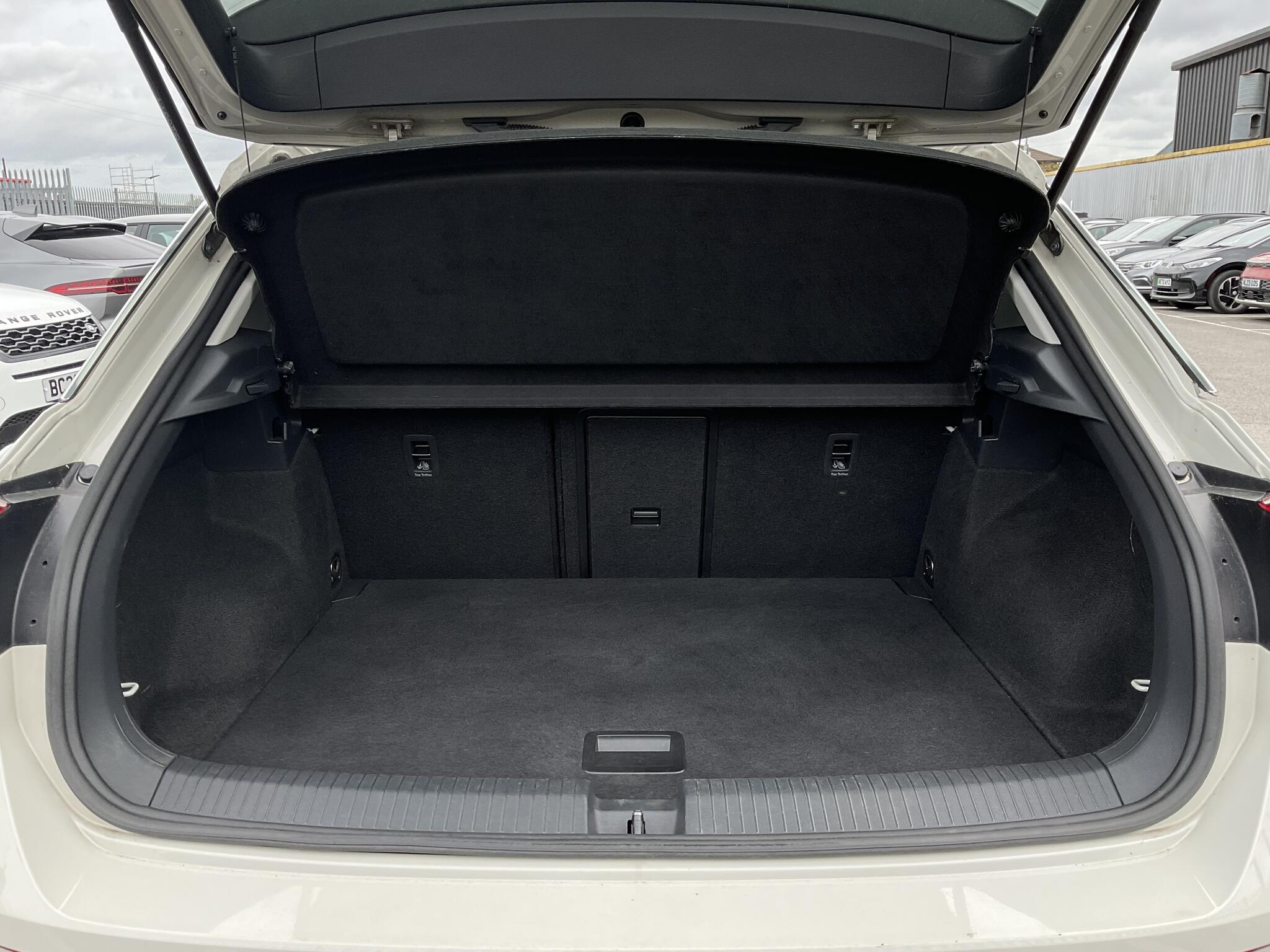 Volkswagen T-Roc view 20