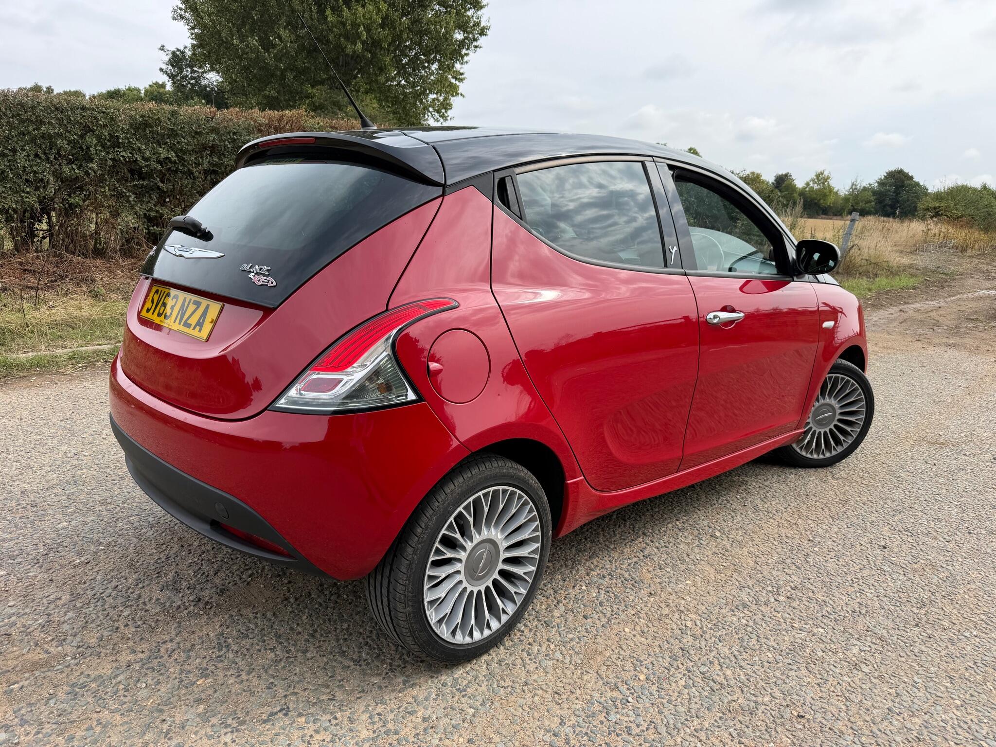 Chrysler Ypsilon view 27