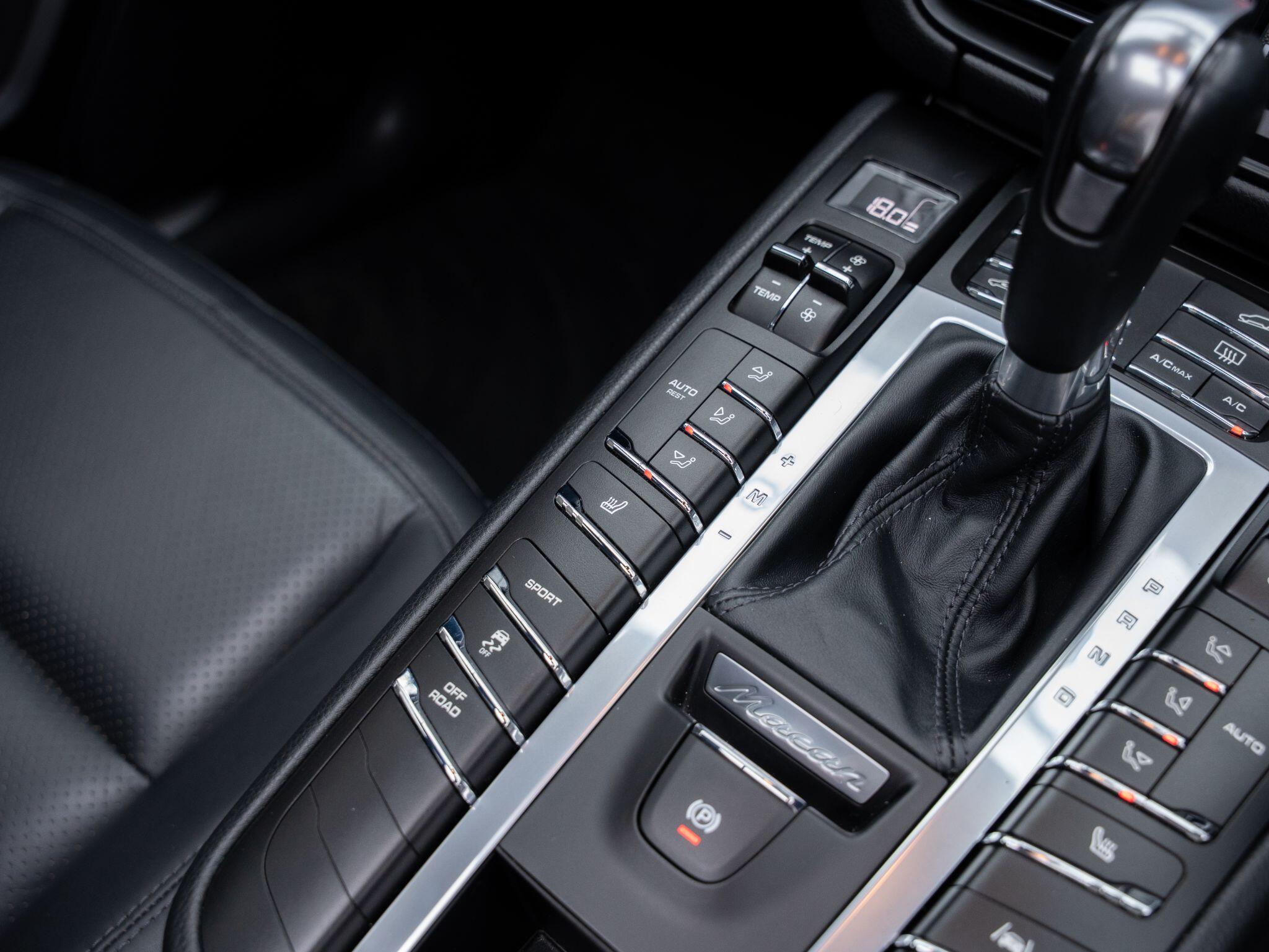 Porsche Macan view 22