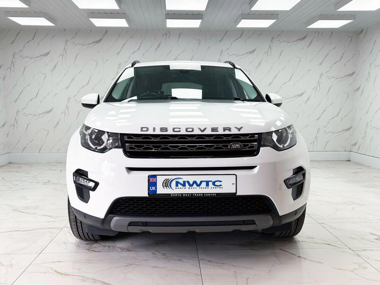 Land Rover Discovery Sport view 5