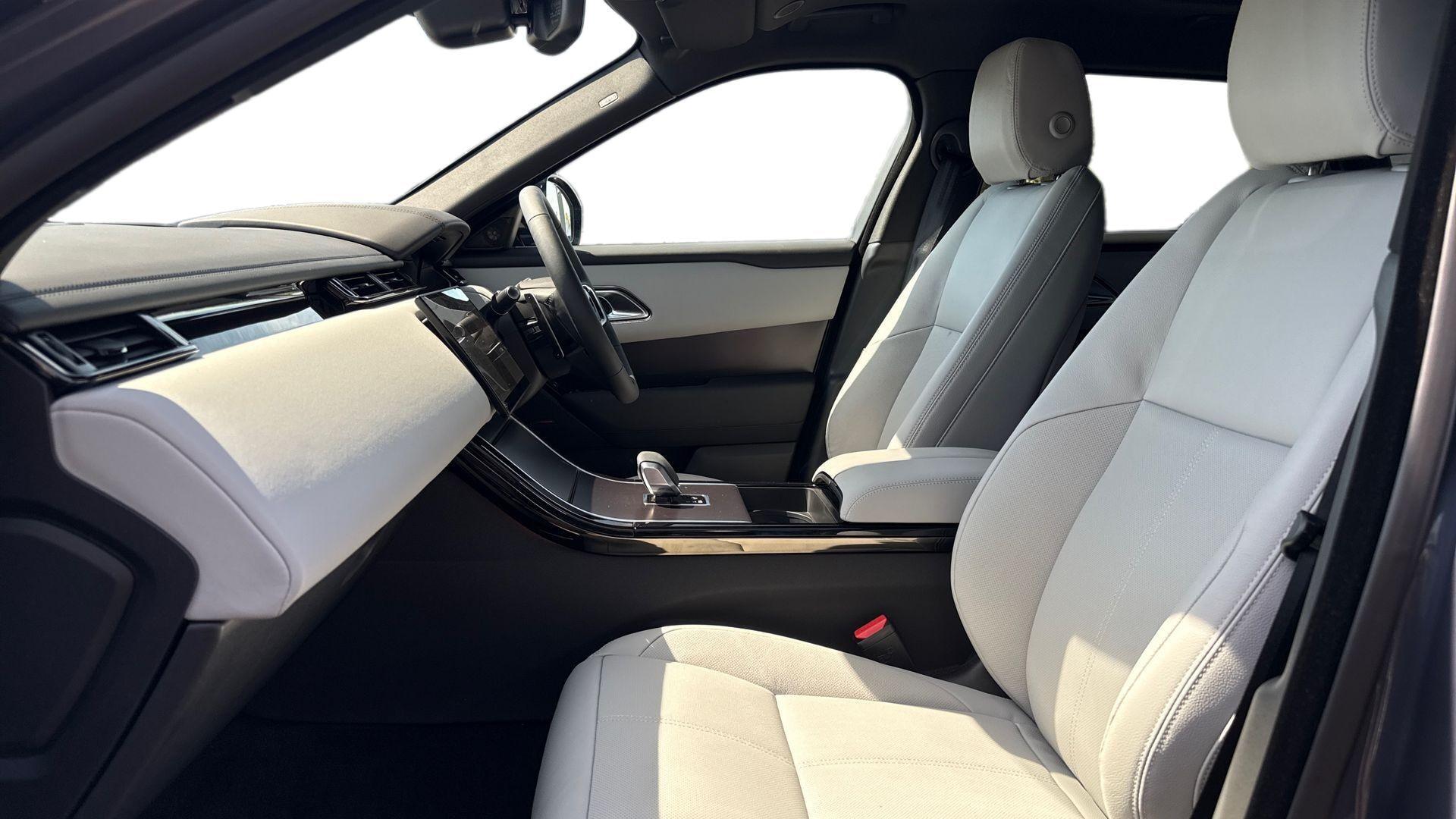 Land Rover Range Rover Velar view 3