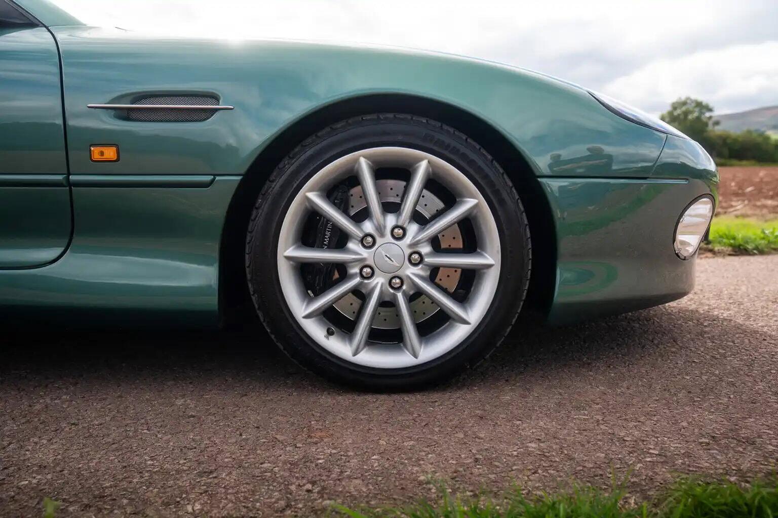 Aston Martin DB7 view 11