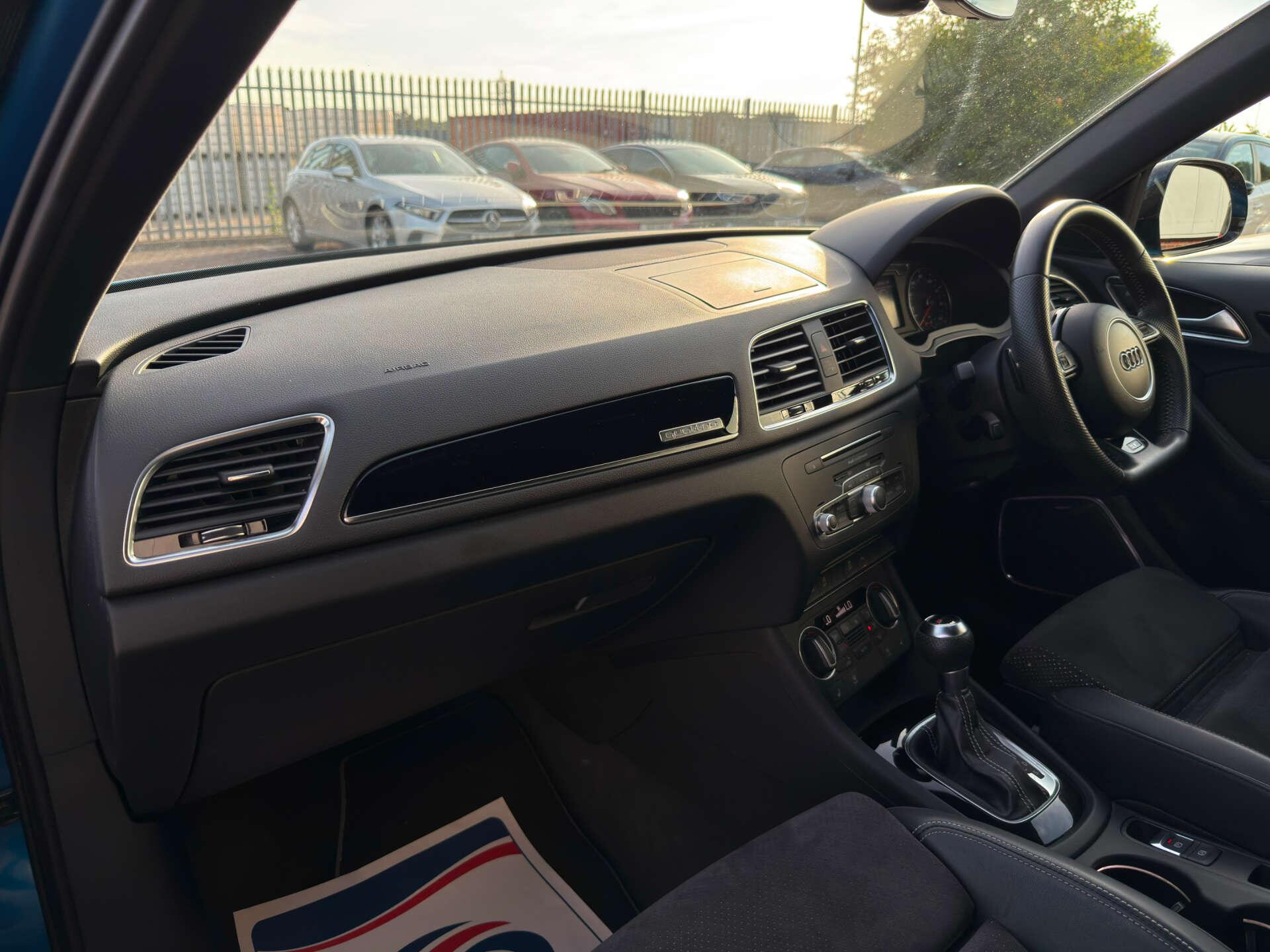 Audi Q3 view 44