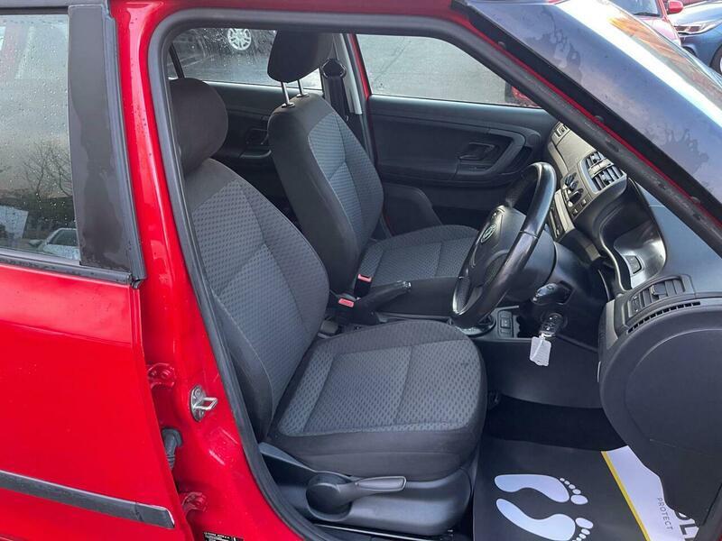 2010 Skoda Fabia image 23