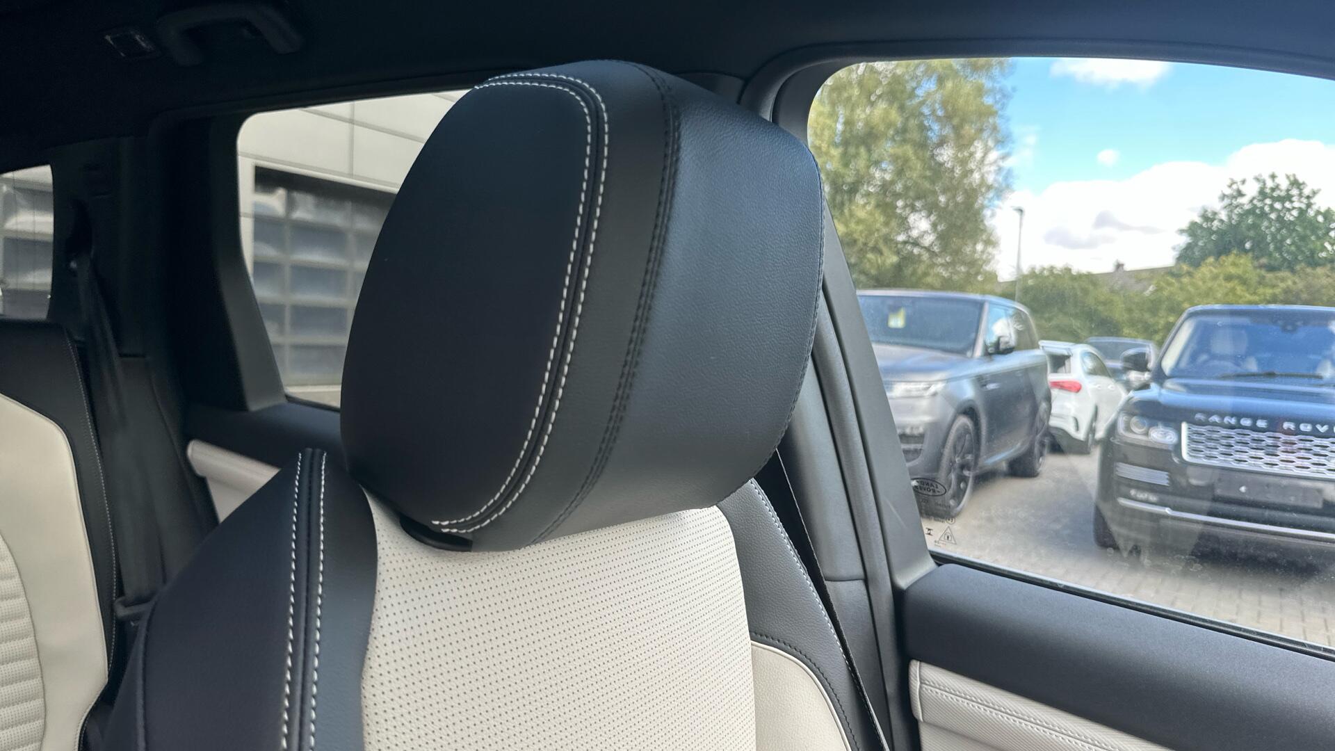 Land Rover Discovery Sport view 64