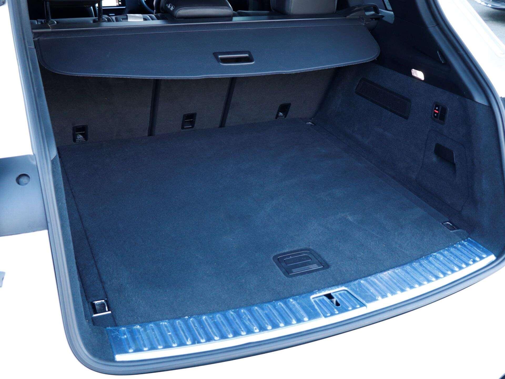 Porsche Cayenne view 29