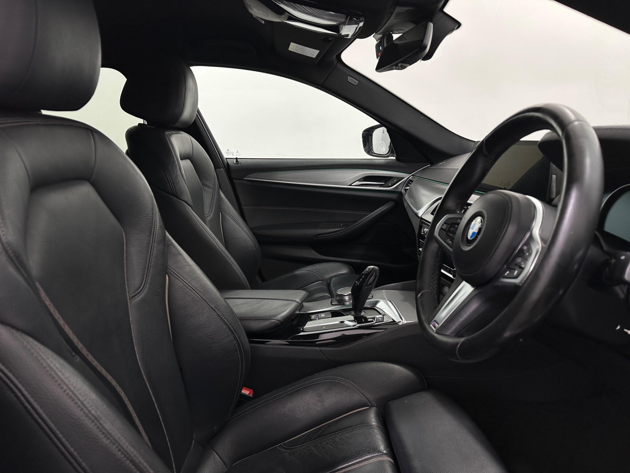 BMW 5 Series view 32