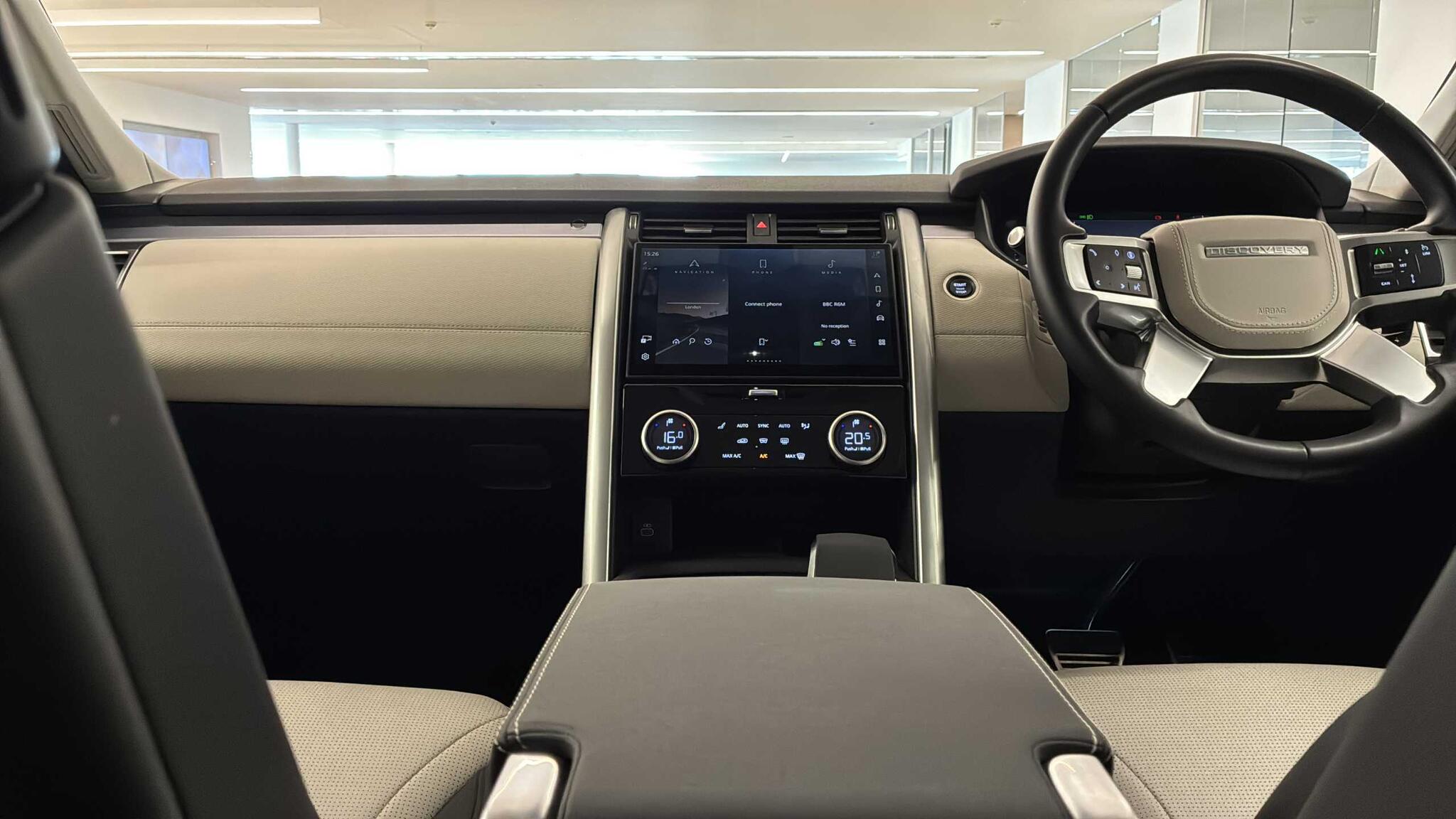 Land Rover Discovery view 14