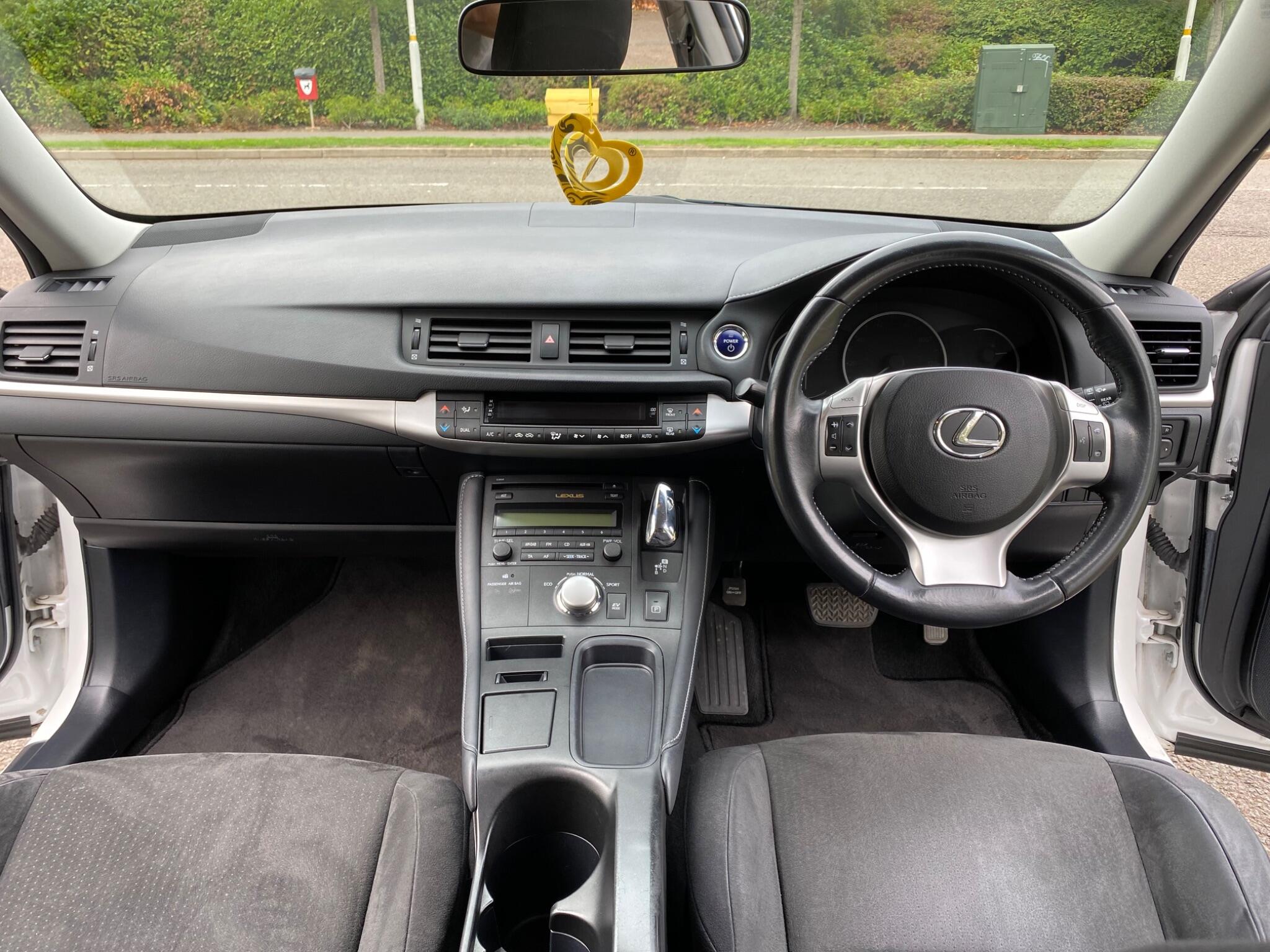 Lexus CT view 10