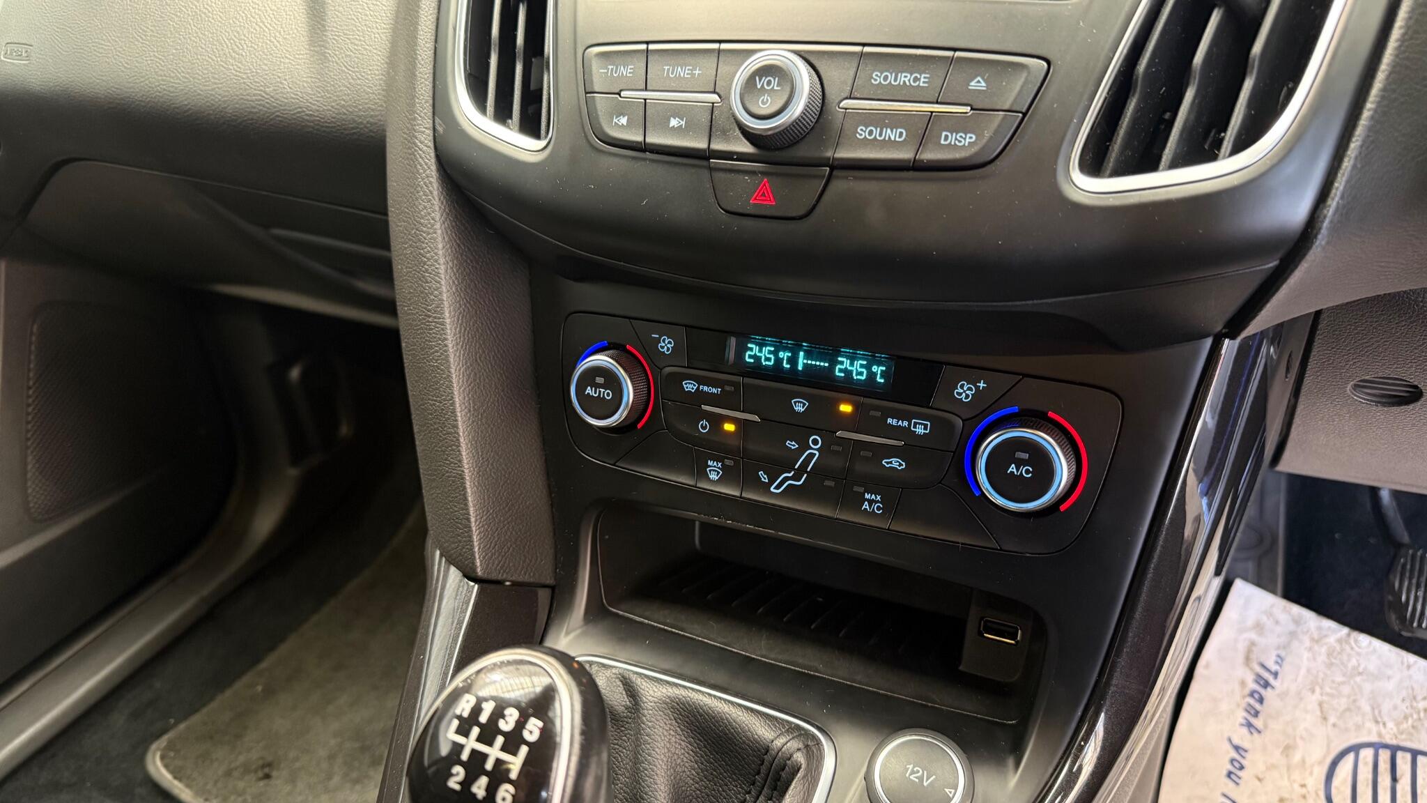 Ford Focus view 20