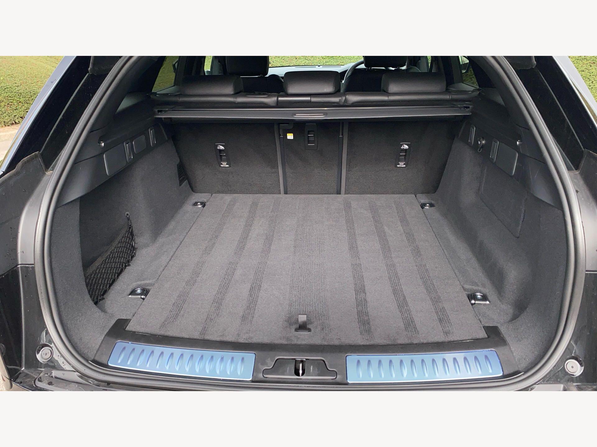 Land Rover Range Rover Velar view 12