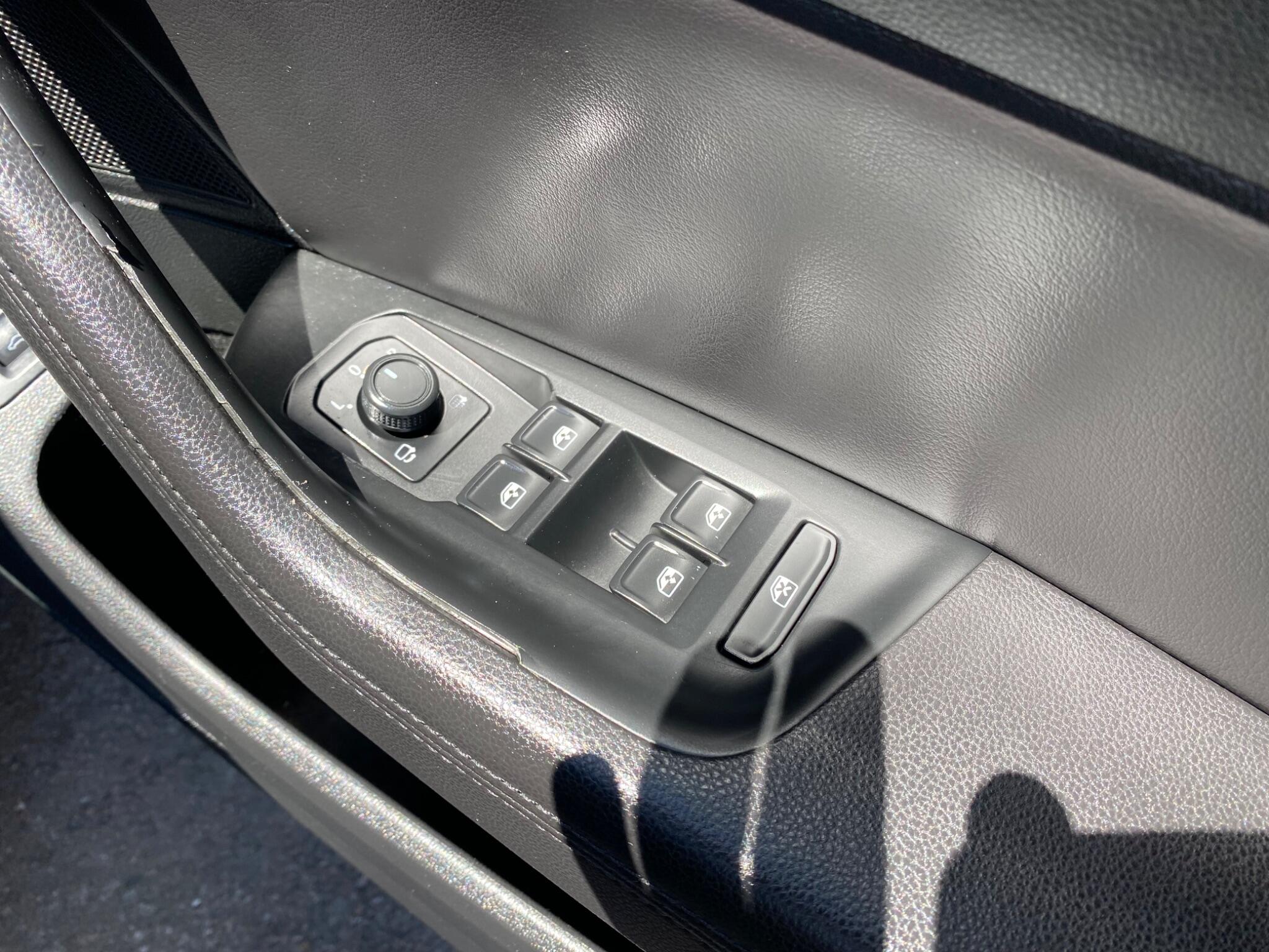 Volkswagen Passat view 32