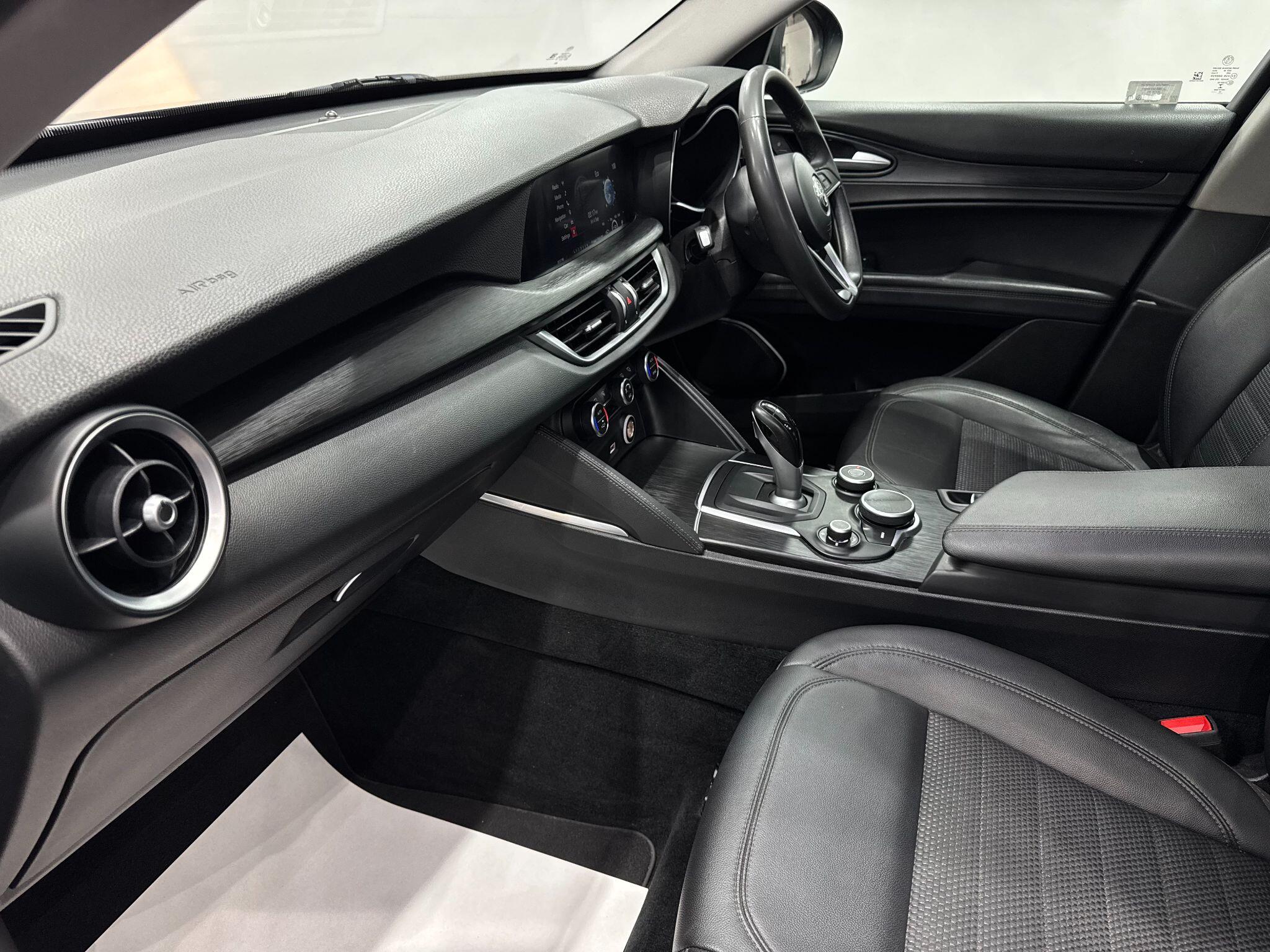 Alfa Romeo Stelvio view 42