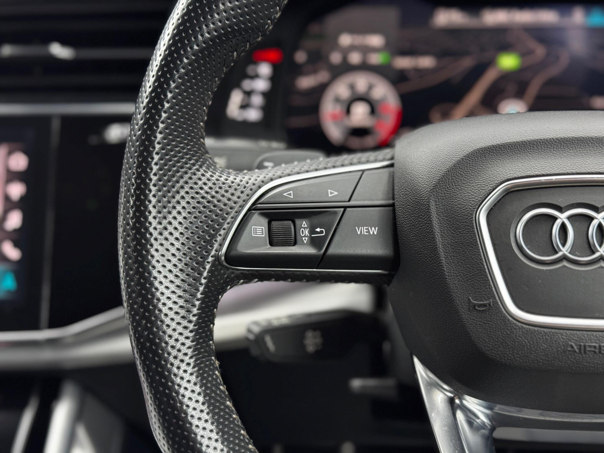 Audi Q8 view 20