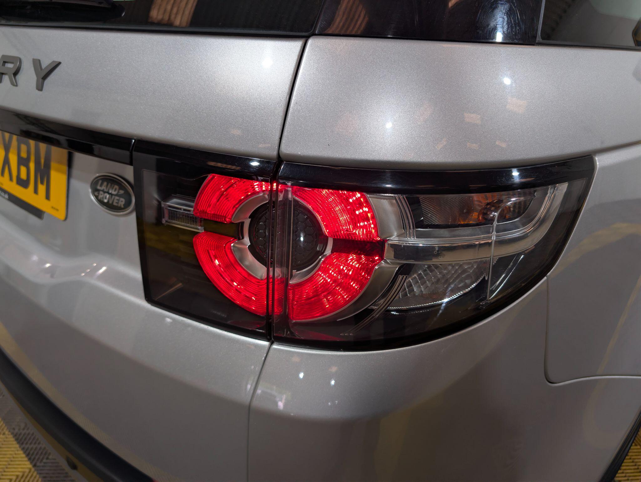 Land Rover Discovery Sport view 80