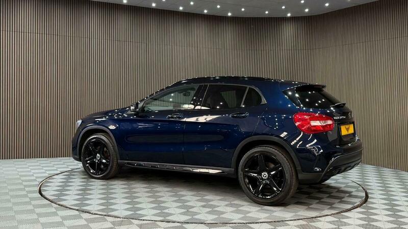Mercedes-Benz GLA view 50