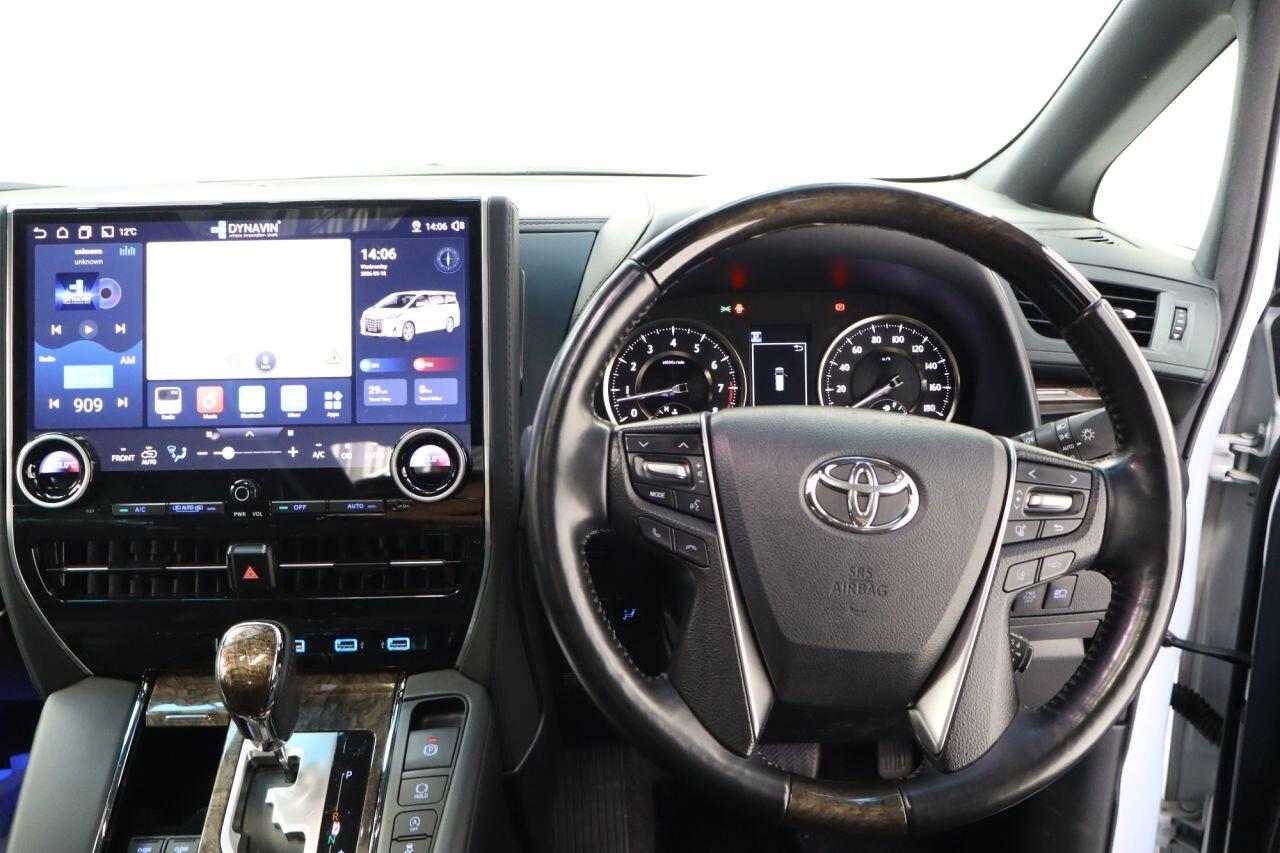 Toyota Alphard view 16