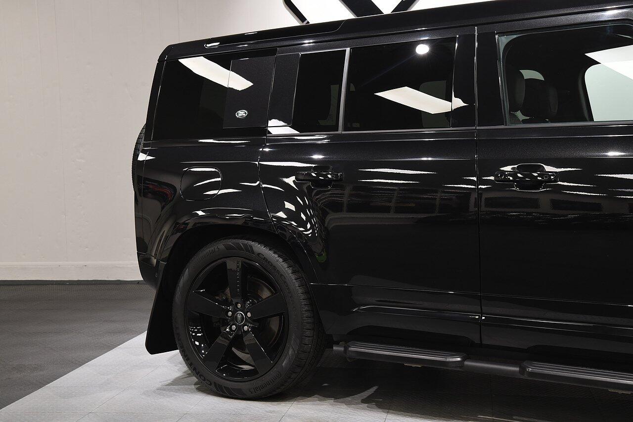 Land Rover Defender view 40