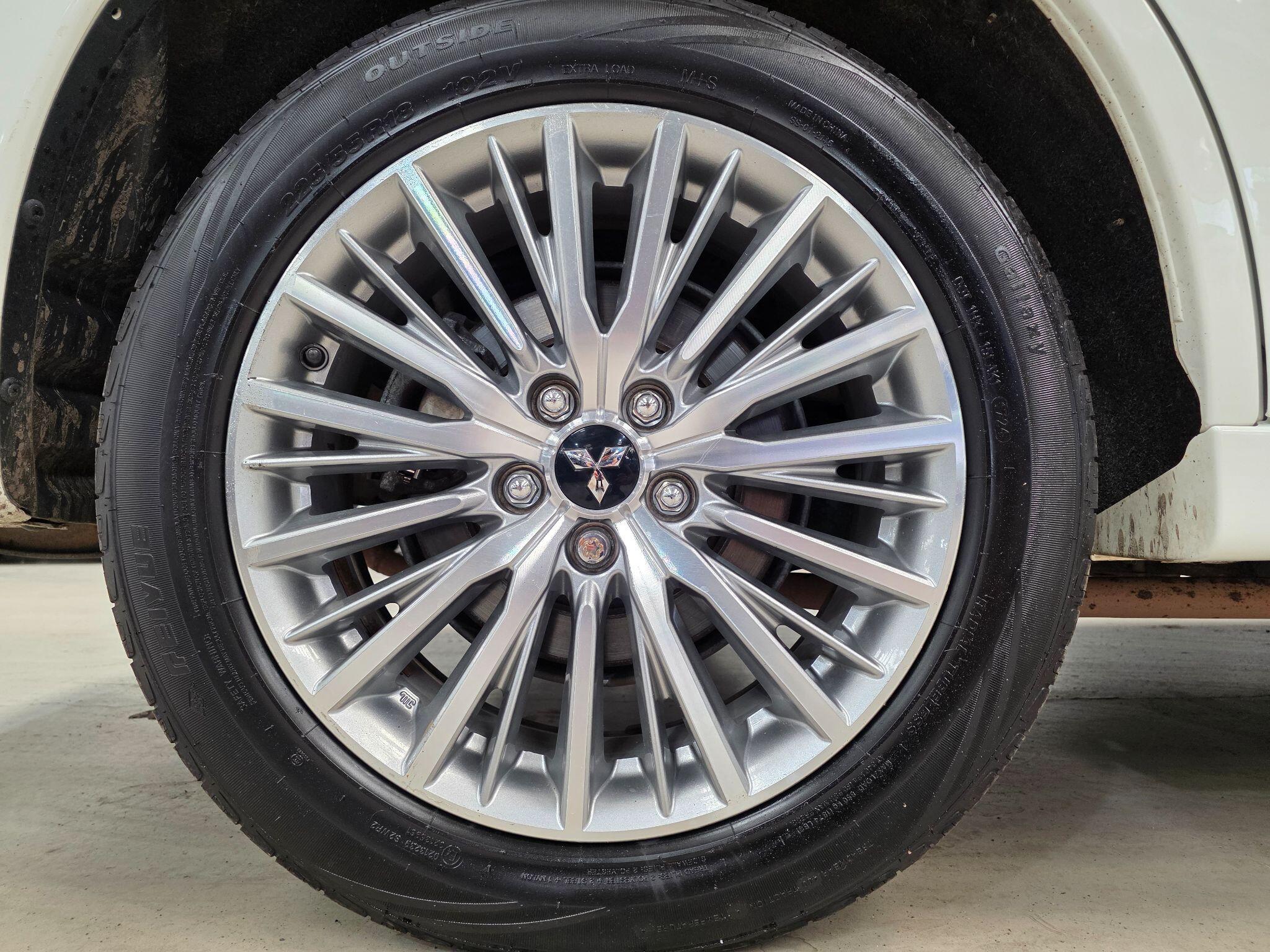 Mitsubishi Outlander view 28