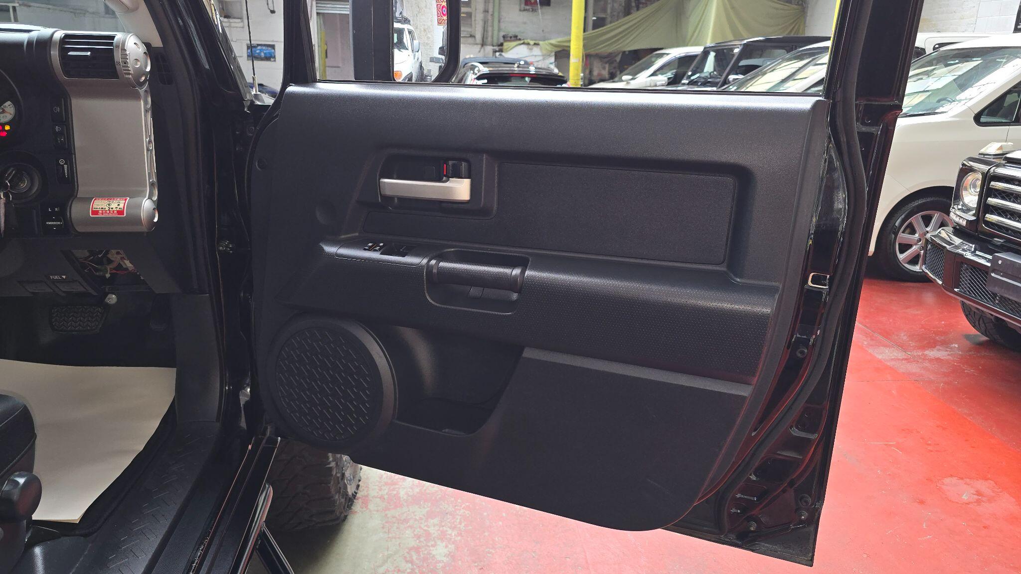 Toyota FJ Cruiser view 24