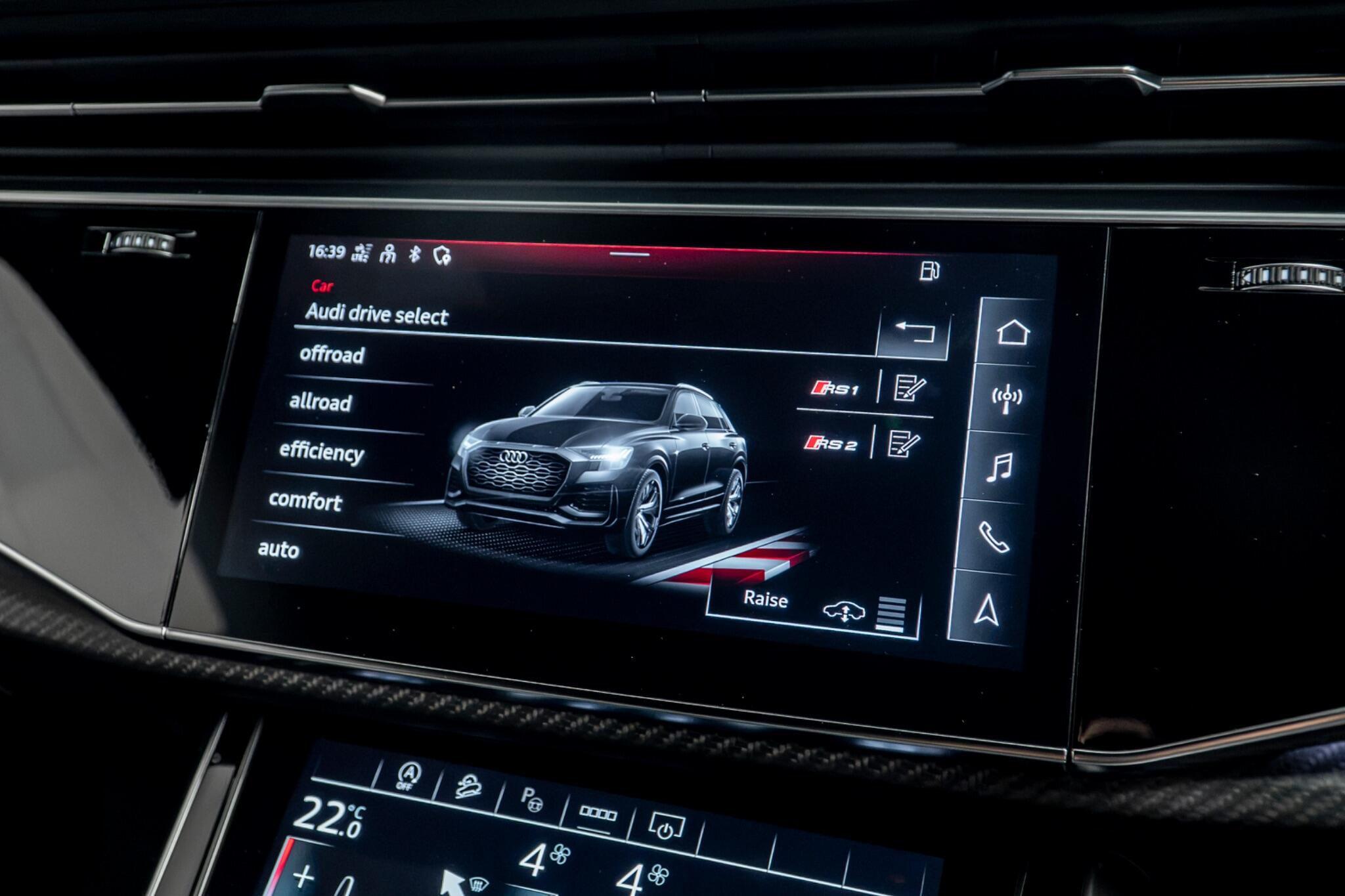 Audi RS Q8 view 38